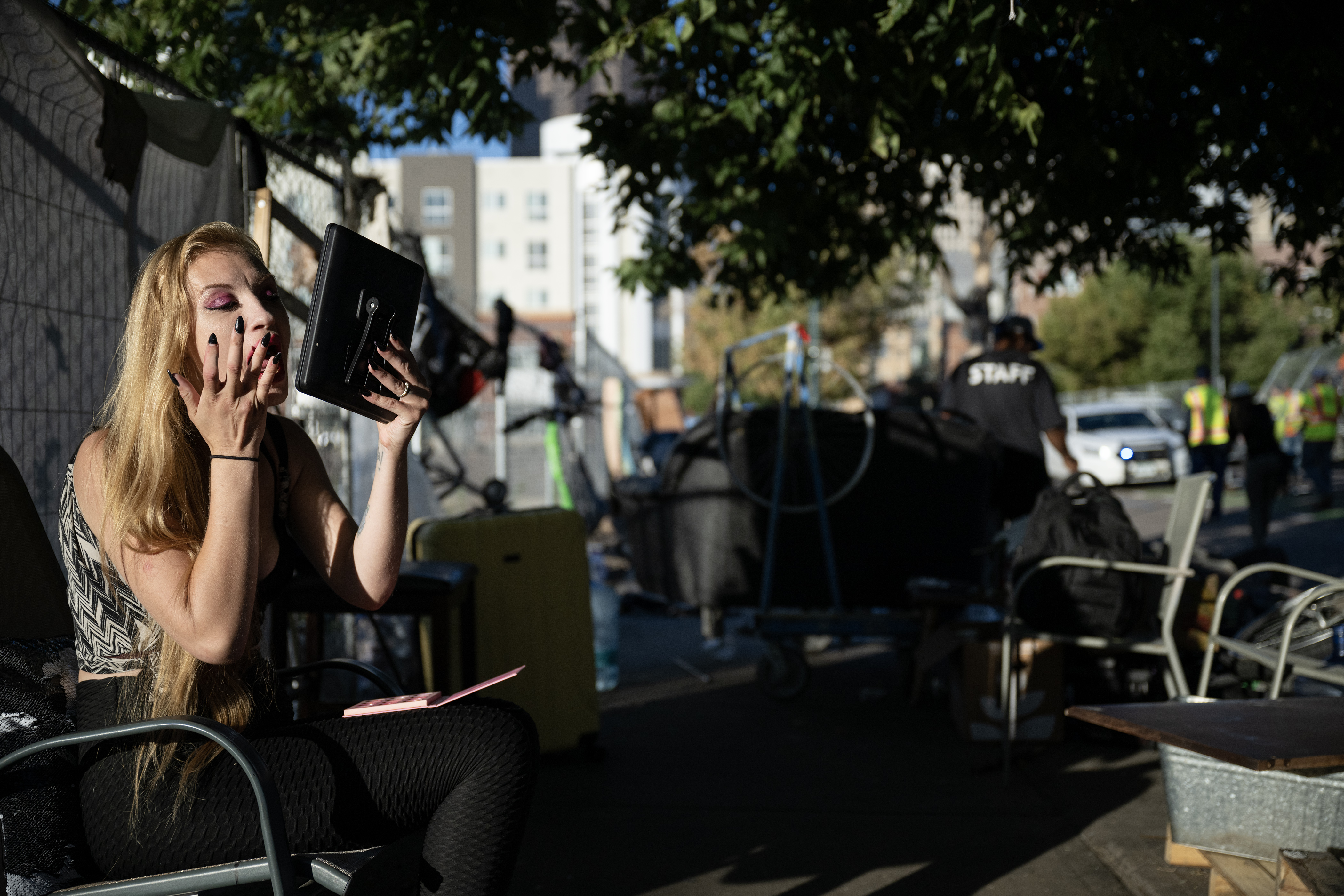 Crystal Marilyn Rose puts on makeup as barricades are erected around the encampments at 22nd and Stout streets during the first encampment sweep under the Johnston administration on Friday morning, Aug. 4, 2023, in Denver, Colo. (Timothy Hurst/Denver Gazette) (TimHursttim.hurst@gazette.comhttps://secure.gravatar.com/avatar/aca82bd62b4ee425c598527cd6faa1b1?d=mm&r=g)