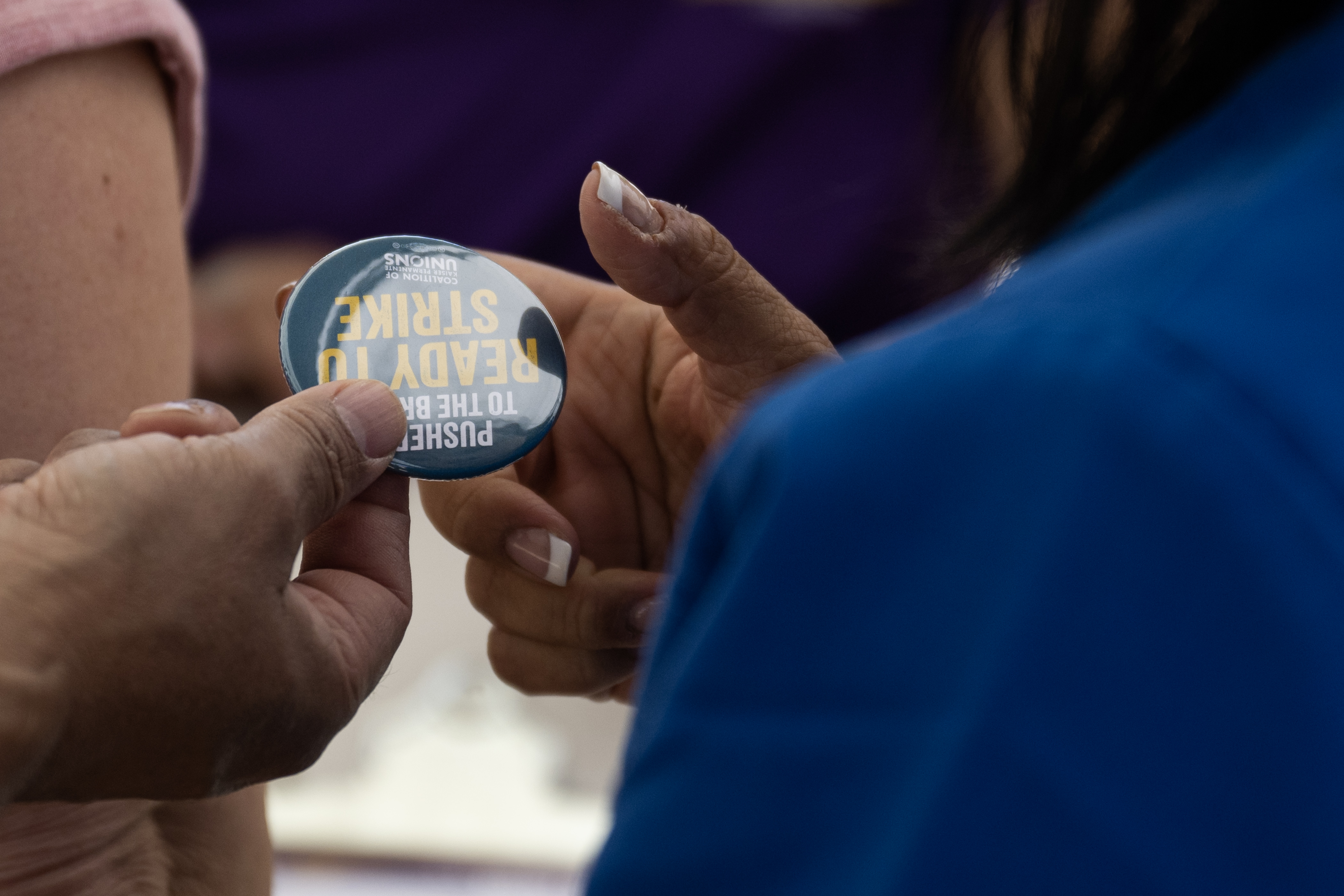 Eduardo Ortiz, with the Service Employees International Union Local 105 Denver, hands out pins to Kaiser Permanente employees after they’ve voted to either authorize a strike or not at a voting tent set up by the SEIU Local 105 Denver, outside of the Kaiser Permanente Franklin Medical Offices on Thursday, Aug. 31, 2023, in Denver. (Timothy Hurst/Denver Gazette) (TimHursttim.hurst@gazette.comhttps://secure.gravatar.com/avatar/aca82bd62b4ee425c598527cd6faa1b1?d=mm&r=g)