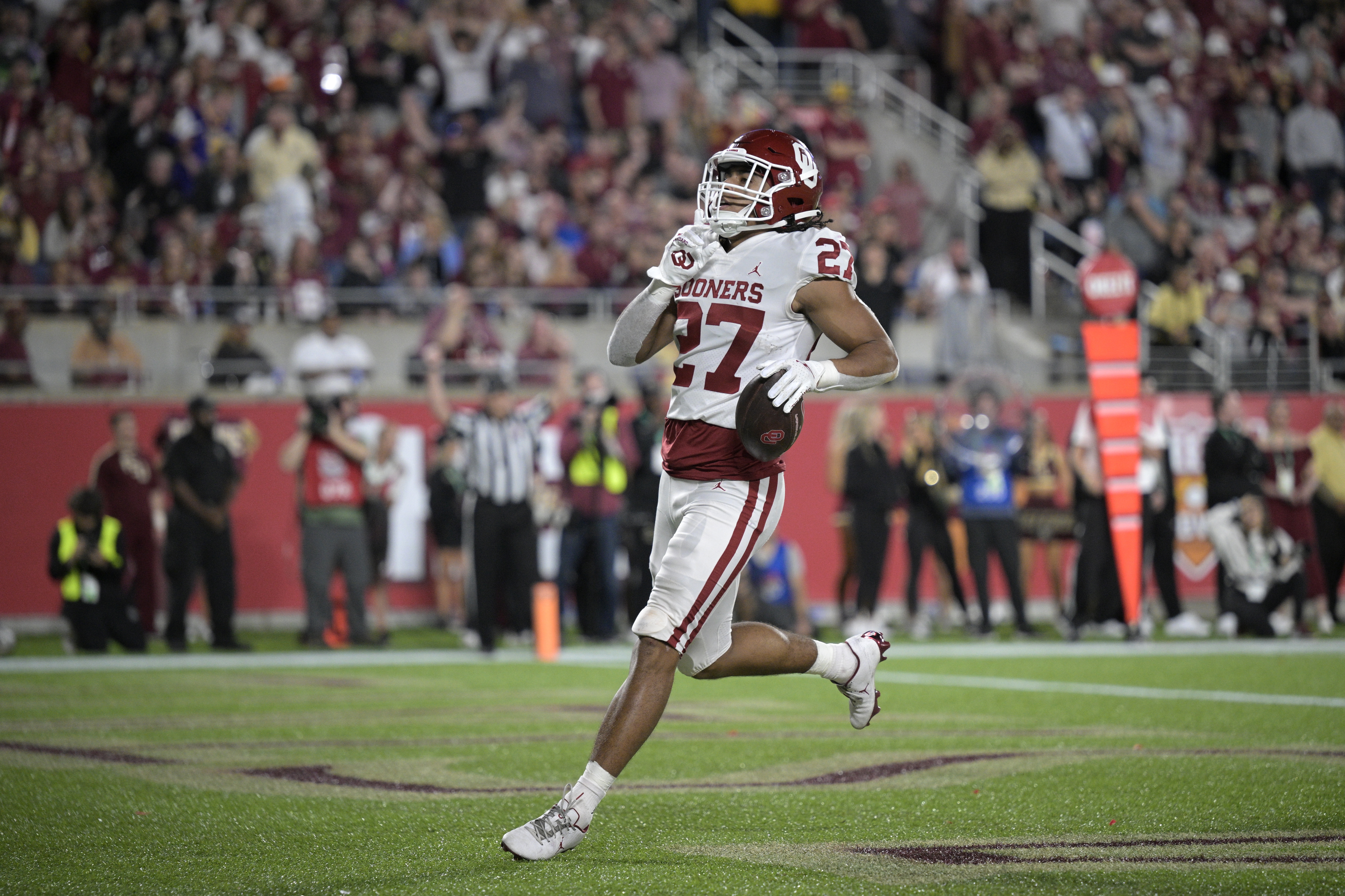 Oklahoma running back Gavin Sawchuk (27) rushes for a touchdown during the second half of the Cheez-It Bowl NCAA college football game against Florida State, Thursday, Dec. 29, 2022, in Orlando, Fla. (AP Photo/Phelan M. Ebenhack) (Phelan M. Ebenhack)