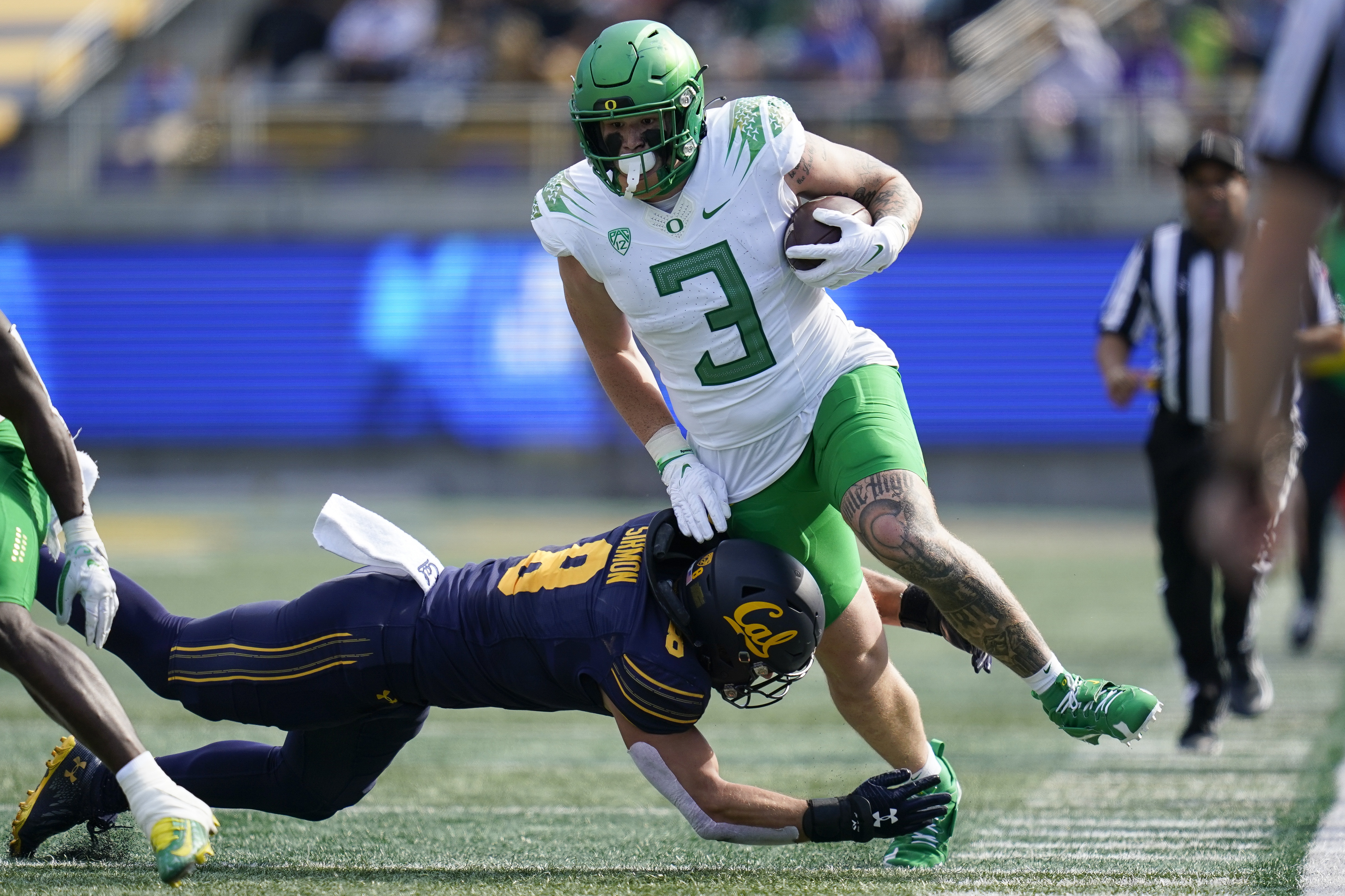 Oregon tight end Terrance Ferguson (3) runs after a catch as California linebacker Jackson Sirmon (8) attempts a tackle during the first half of an NCAA college football game in Berkeley, Calif., Saturday, Oct. 29, 2022. (AP Photo/Godofredo A. Vásquez) (Godofredo A. Vásquez)