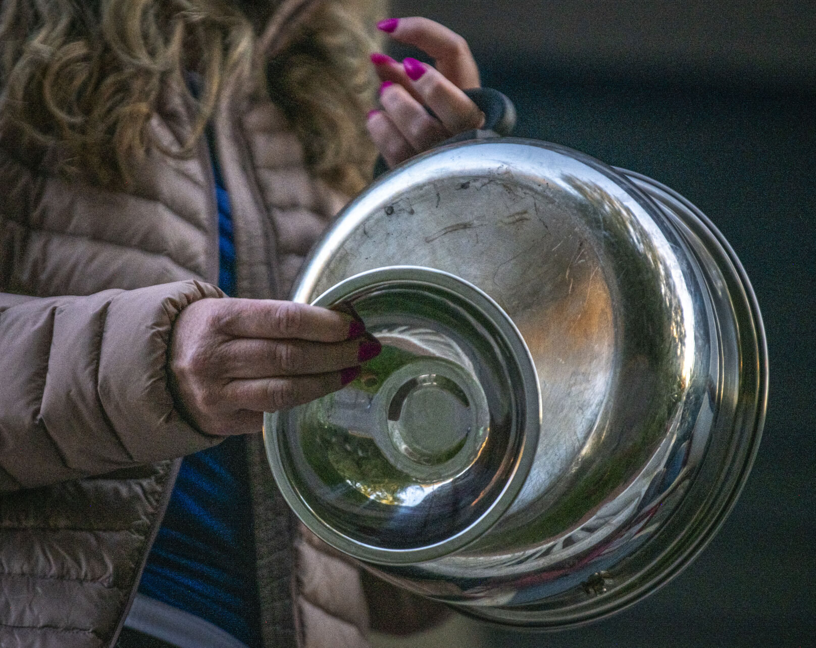 Residents of Manitou Springs clang pots and pans to cheer on runners at the start of Pikes Peak Marathon in Manitou Springs on Sunday, September 17, 2023. (Gabi Broekema)