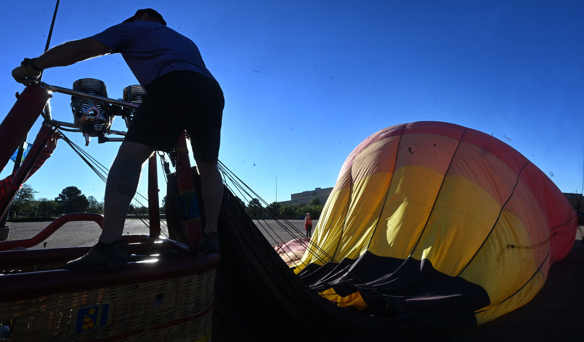 Mike “Heff” Heffron packs up the Coddiwomple during the Colorado Springs Labor Day Lift Off on Monday, Sept. 4, 2023. (Photo by Jerilee Bennett, The Gazette)