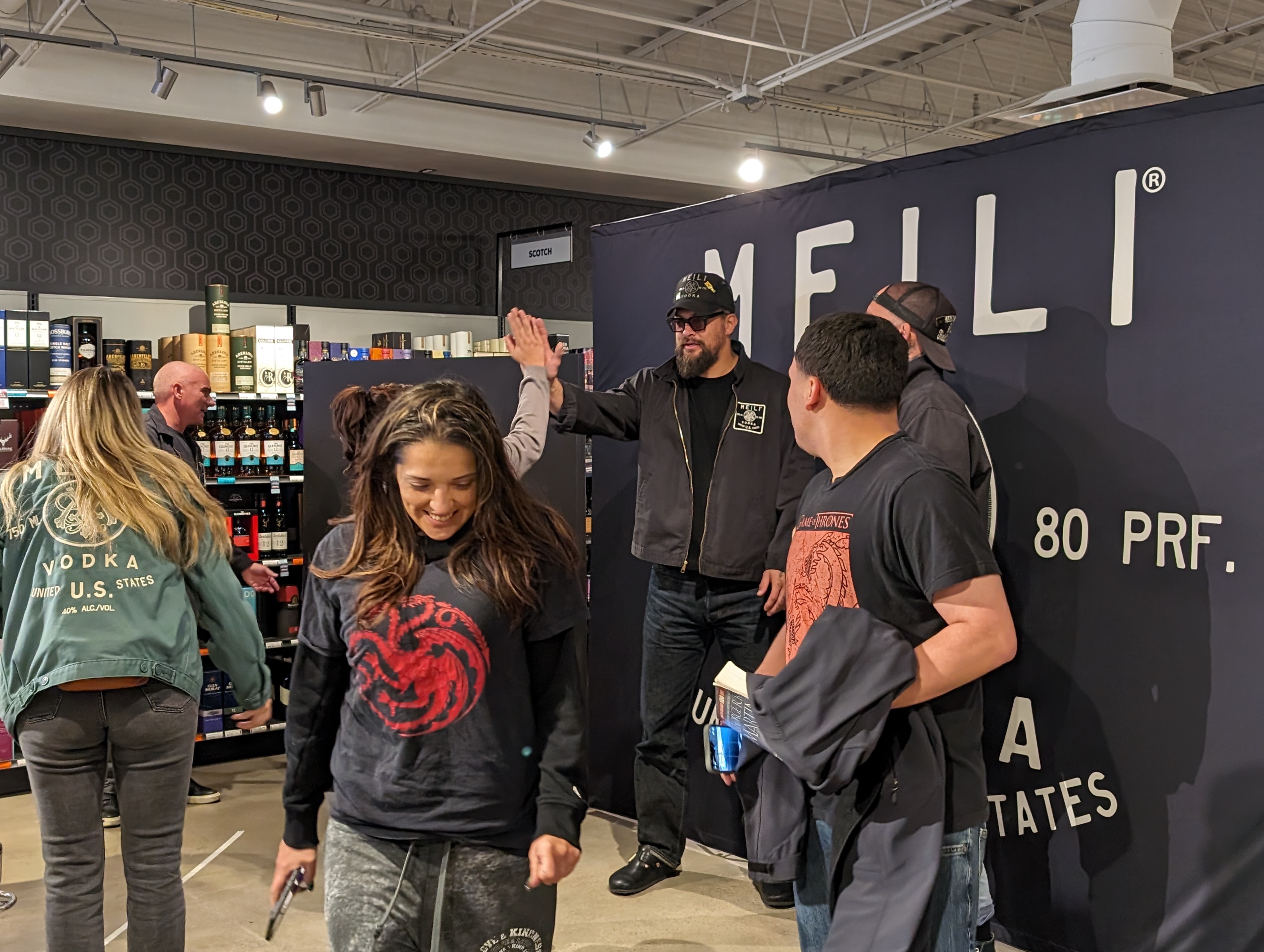 Jason Momoa brings in hundreds for pictures at Wheat Ridge liquor store