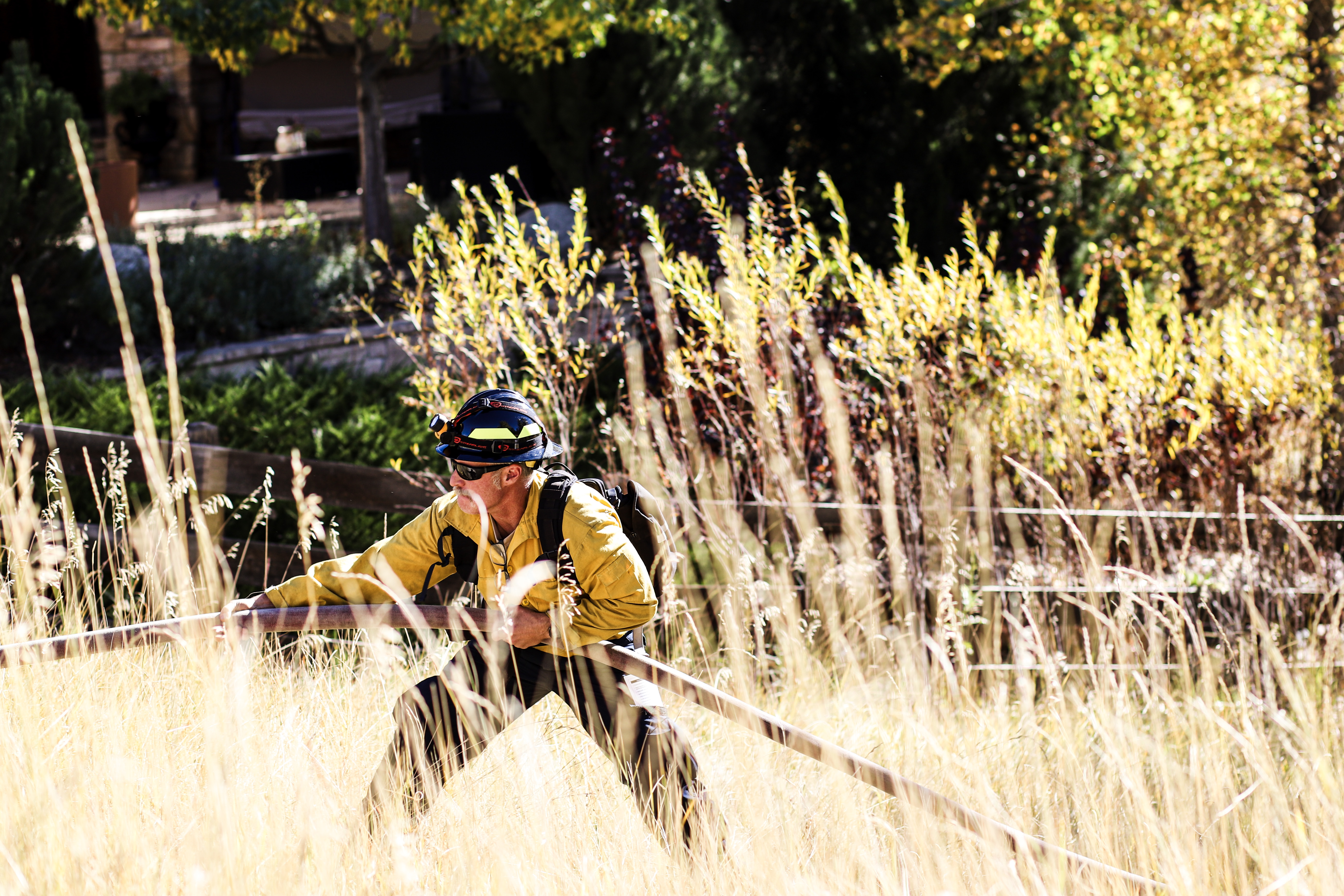 A firefighter pulls a hose during an urban wildfire drill in an Aurora neighborhood Tuesday. (KylaPearceAurora reporterkyla.pearce@denvergazette.comhttps://denvergazette.com/content/tncms/avatars/2/16/1e5/2161e54a-3f47-11ed-bc0c-ff41892600ae.4fb8f678b9b96eab286c33c5af828fe7.png)