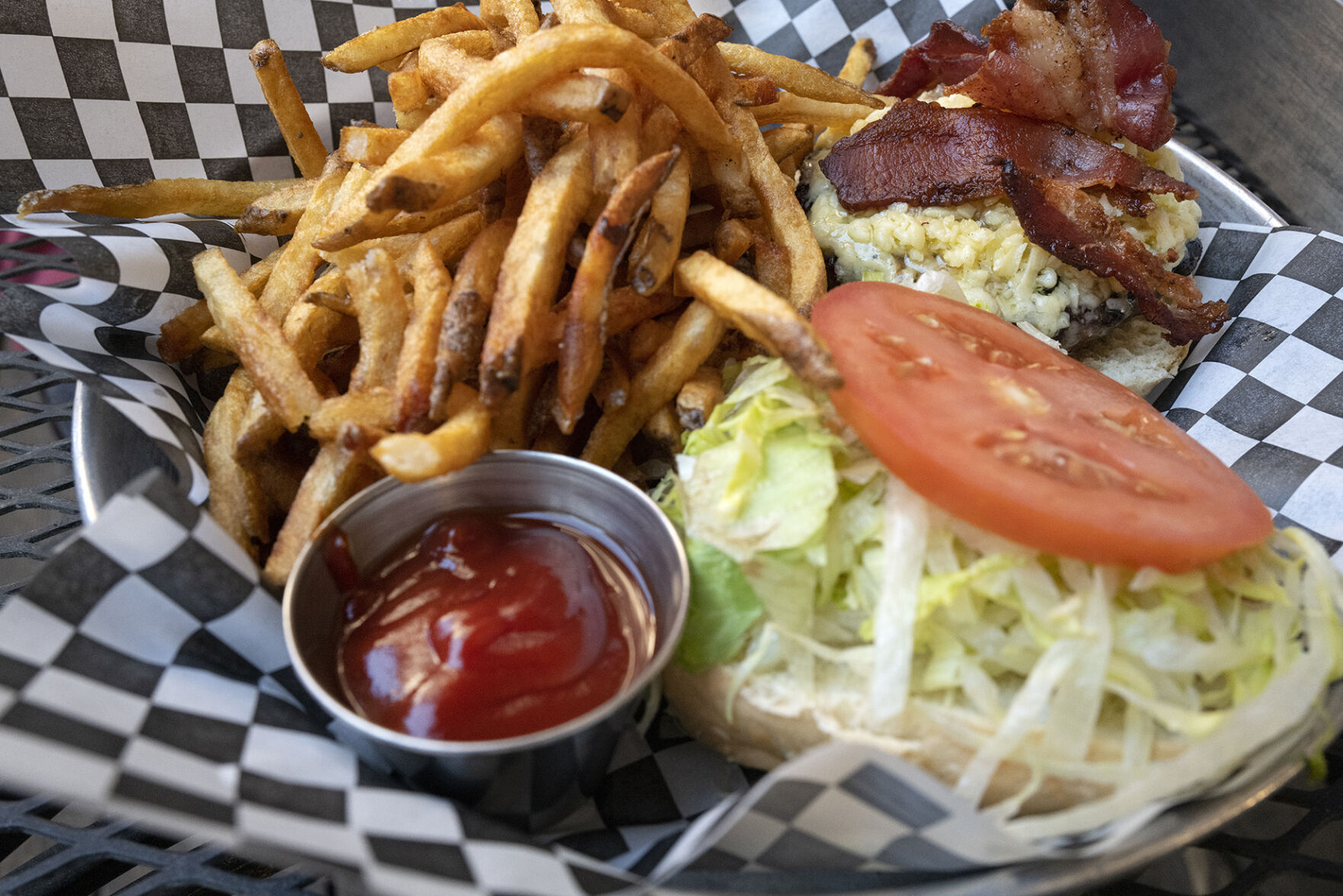 Juicy burgers, rich stew and the ‘world’s largest single malt whisky selection’ at Denver’s Pints Pub | Dining Review