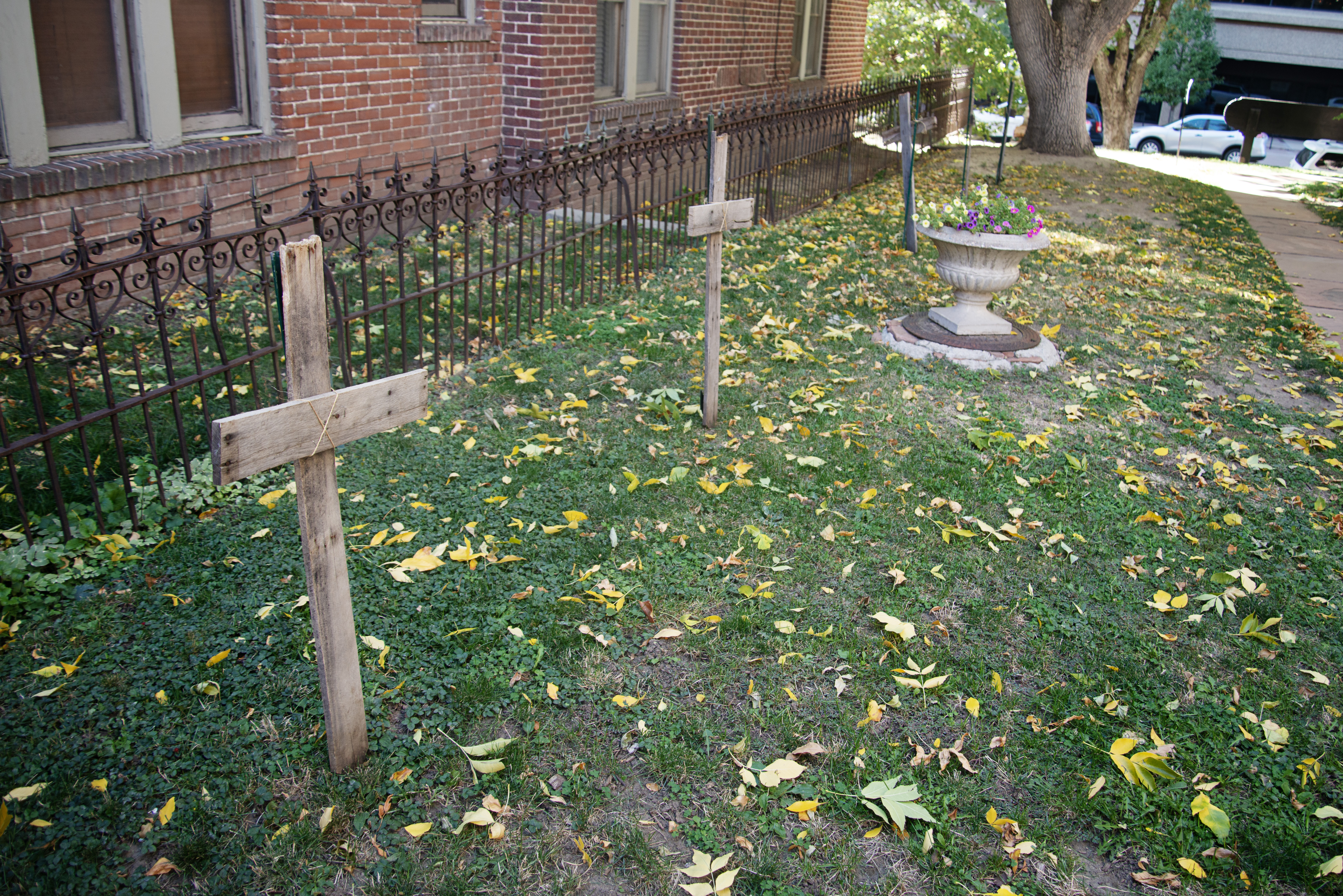 Decorative crosses line the yard of the Molly Brown House Museum on Oct. 13, 2023. (TomHellauerMultimedia Producertom.hellauer@denvergazette.comhttps://denvergazette.com/content/tncms/avatars/f/9e/622/f9e6228a-3b6b-11ed-bf10-fbb71fa8e421.f54b911252c540f1d61709edc4727a39.png)