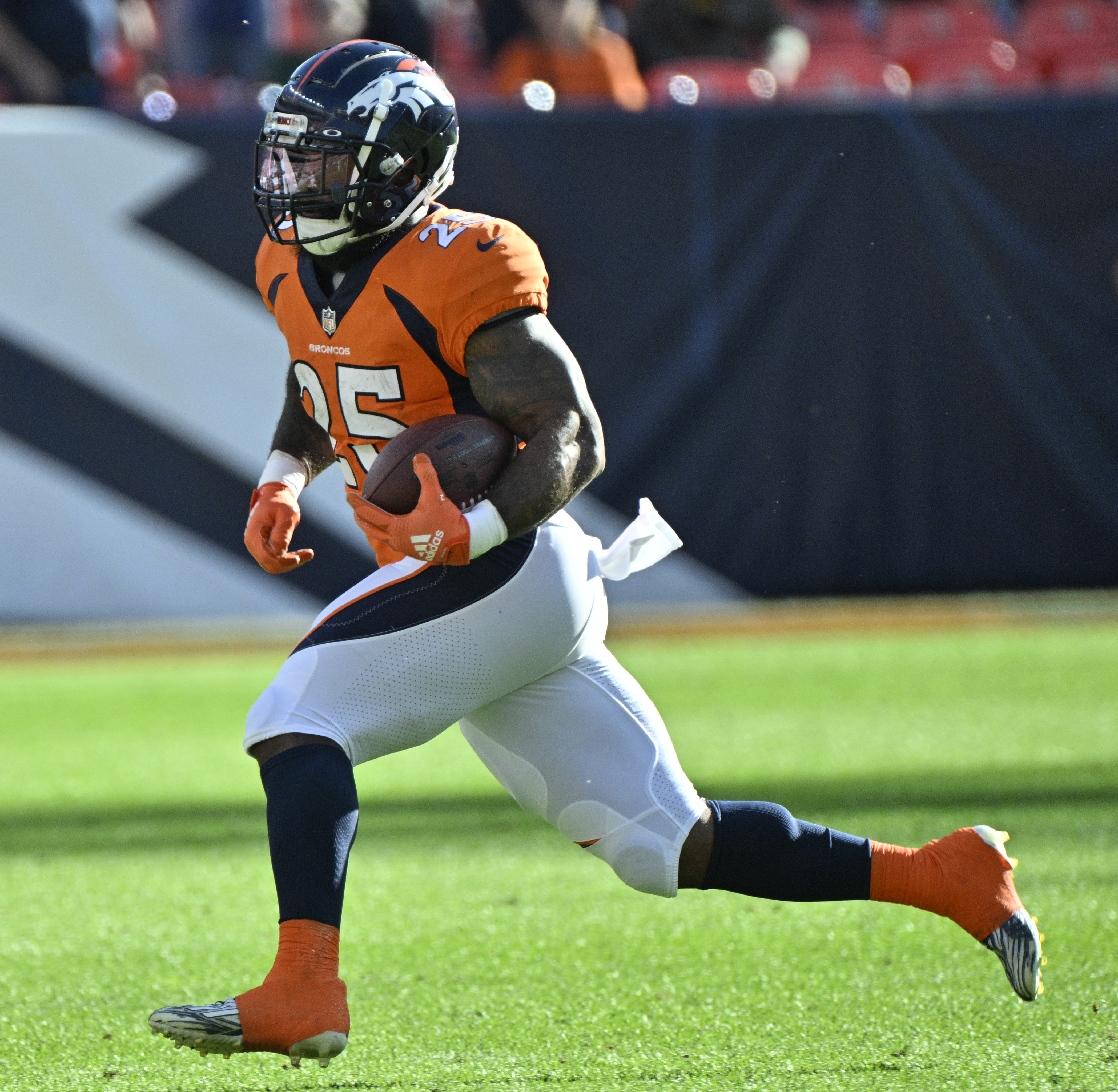 Denver Broncos running back Samaje Perine (25) carries the ball during a game at Empower Field at Mile High on Sunday, Oct. 22, 2023. (Photo by Jerilee Bennett, The Gazette)