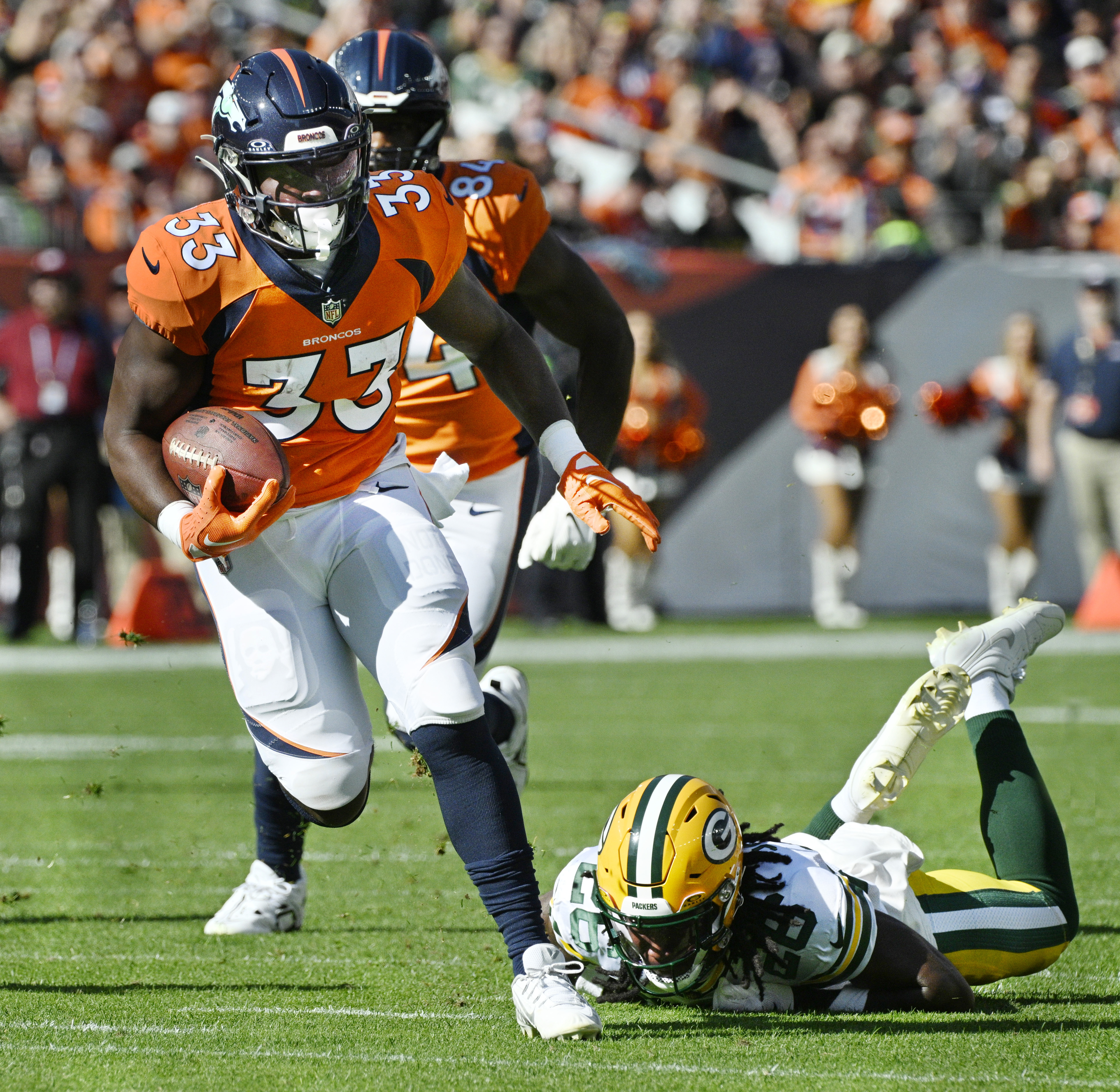 Broncos running back Javonte Williams carries the ball for a first down in the first quarter of a game against the Packers at Empower Field at Mile High on Sunday, Oct. 22, 2023. The Broncos ended up scoring a field goal on the possession. (Photo by Jerilee Bennett, The Gazette)