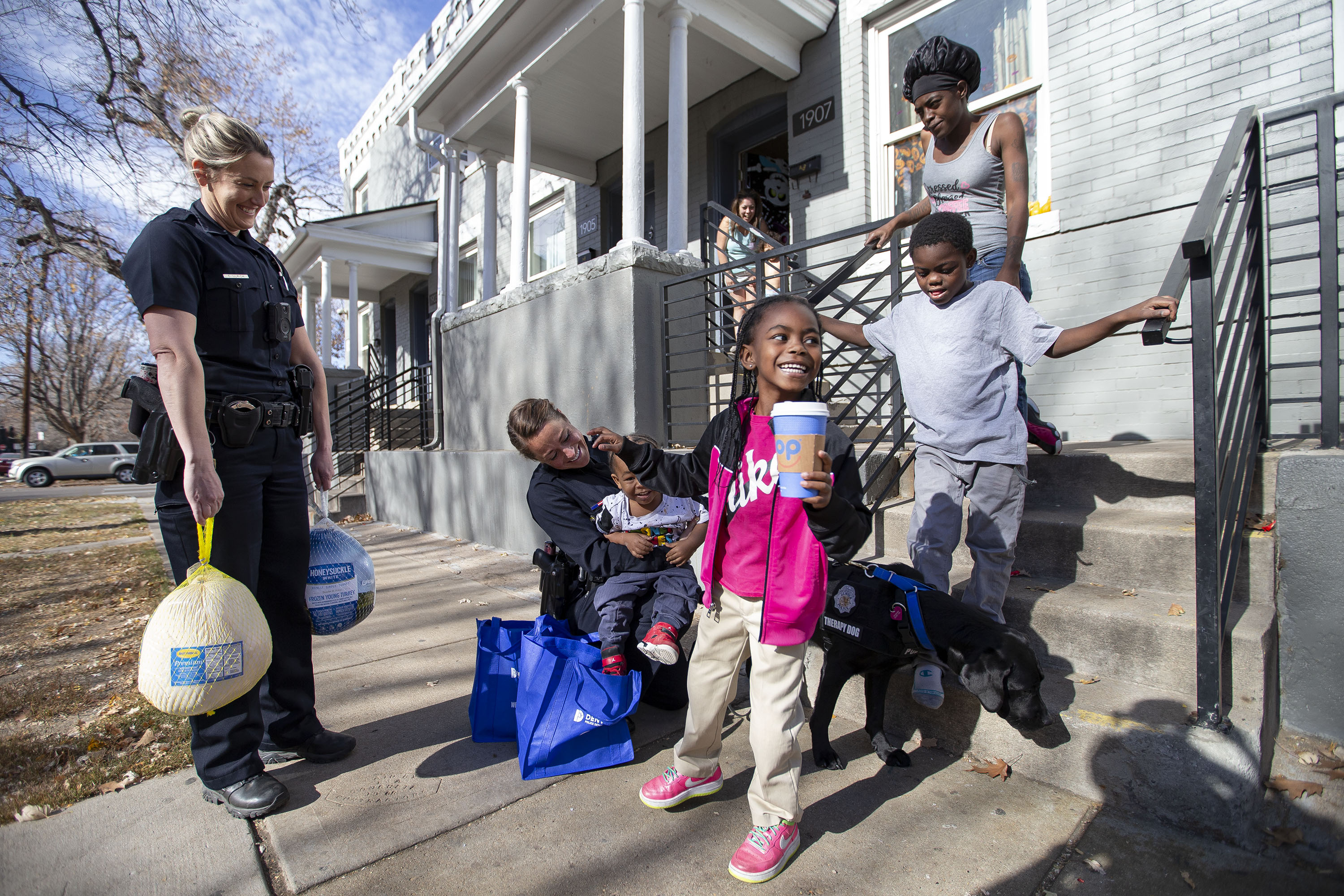 Denver police, foundation and telecom prepare to distribute 1,000 free Thanksgiving meals