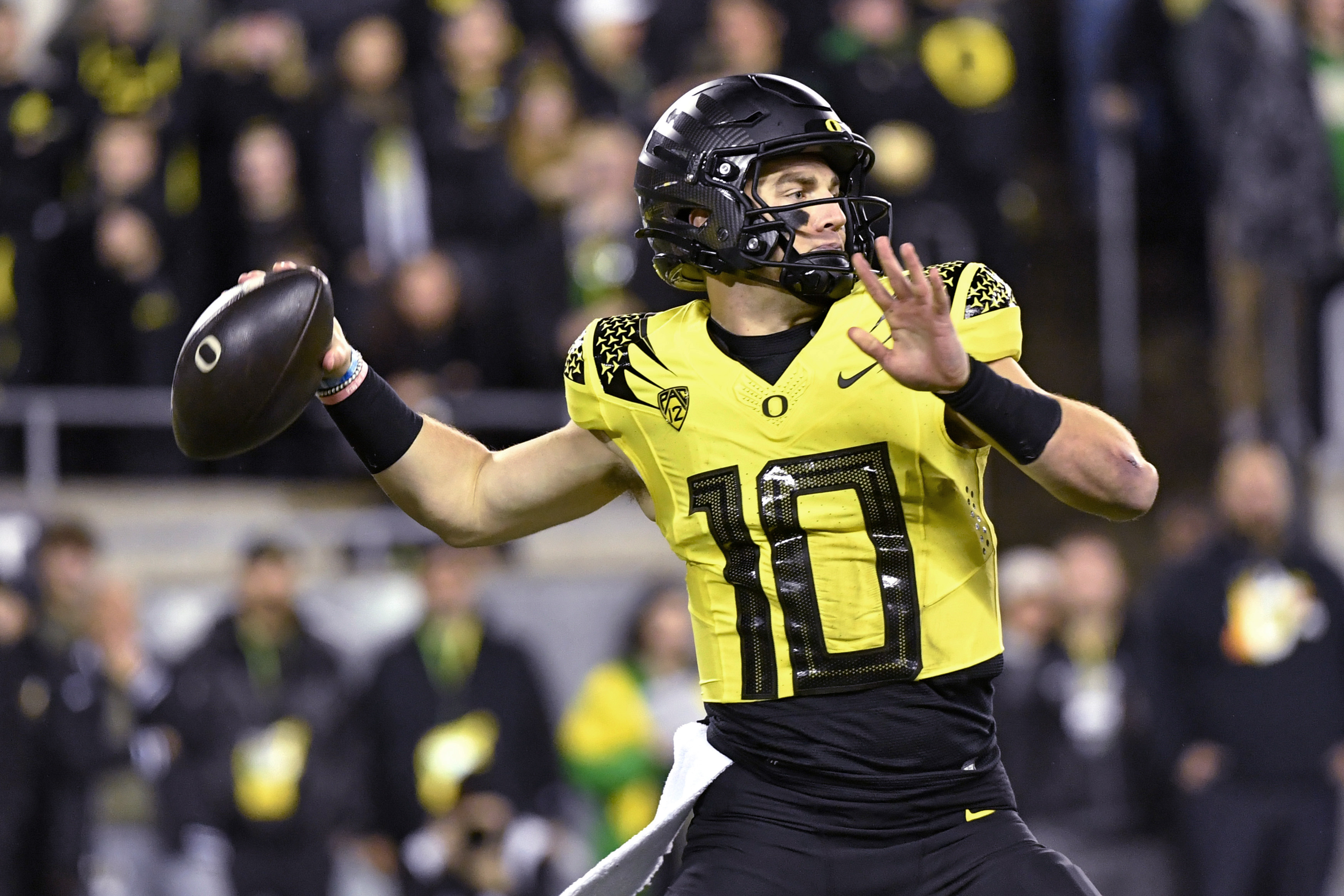 Oregon quarterback Bo Nix throws a pass against Southern California during the first half of an NCAA college football game Saturday, Nov. 11, 2023, in Eugene, Ore. (AP Photo/Andy Nelson) (Andy Nelson)