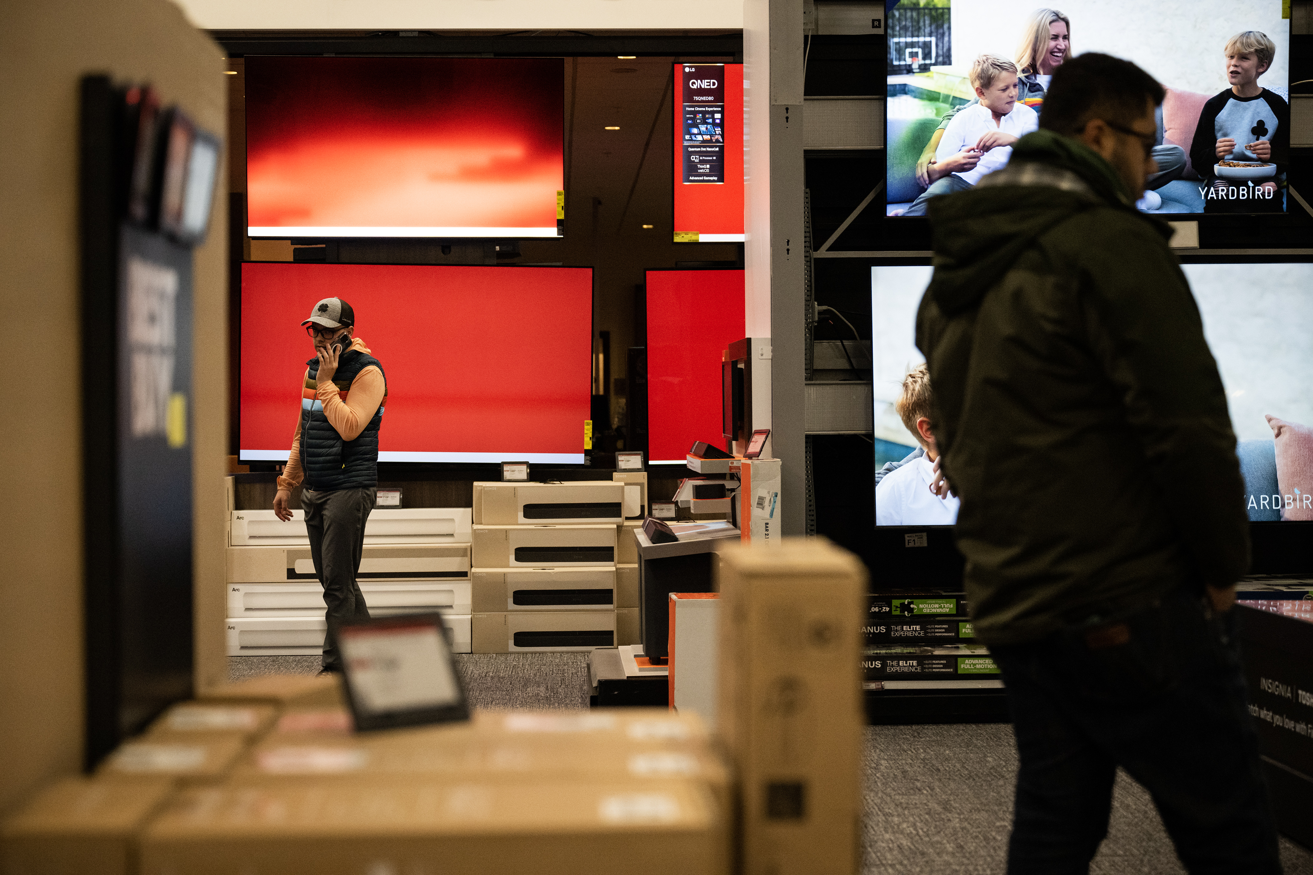 Cody, no last name given, gets on his phone while looking for deals at Best Buy on Thursday, Nov. 24, 2023, in Lone Tree, Colo. (Timothy Hurst/Denver Gazette) (TimHursttim.hurst@gazette.comhttps://secure.gravatar.com/avatar/aca82bd62b4ee425c598527cd6faa1b1?d=mm&r=g)