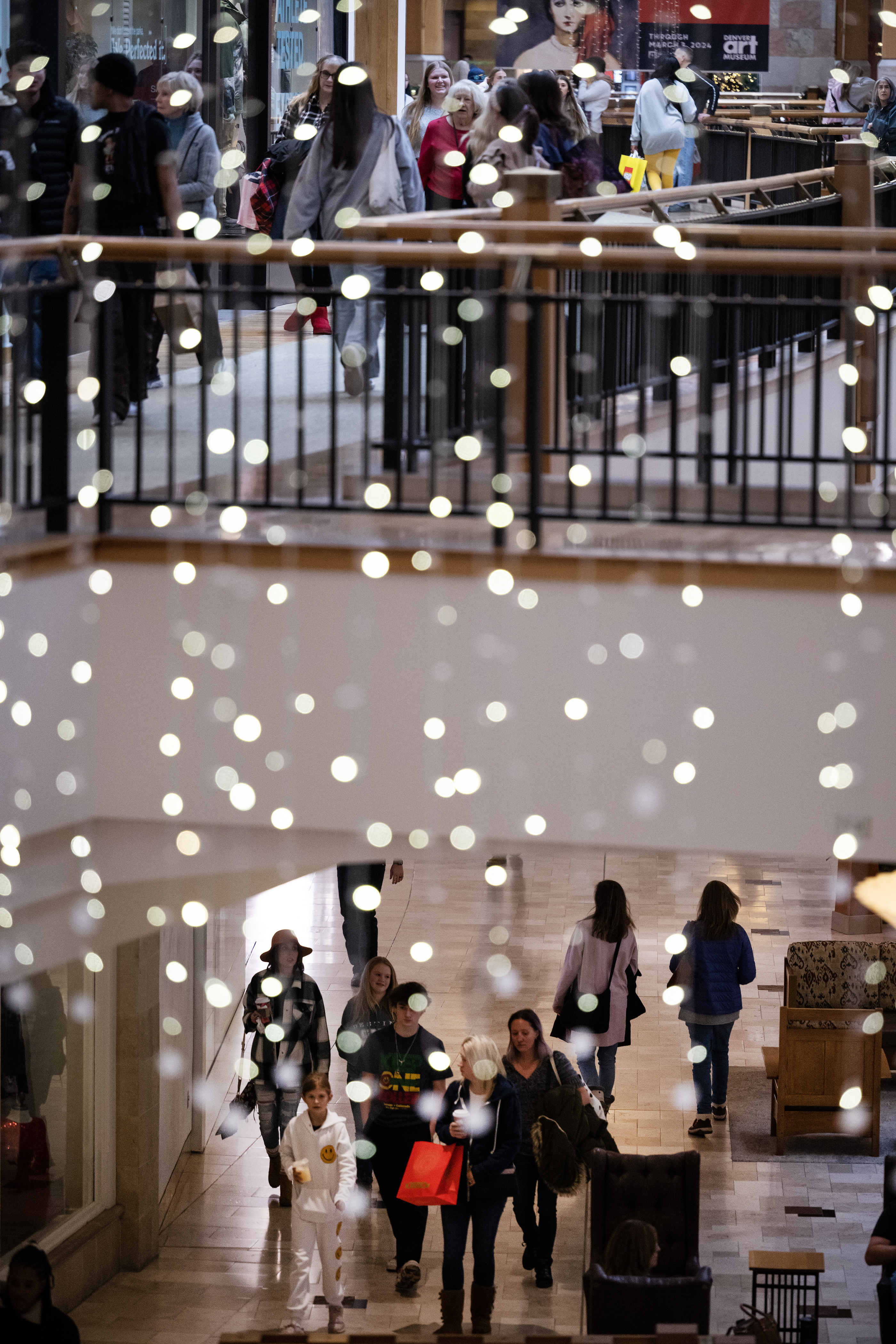 Holliday lights obscure shoppers on the both levels of the Park Meadows mall on Thursday, Nov. 24, 2023, in Lone Tree, Colo. (Timothy Hurst/Denver Gazette) (TimHursttim.hurst@gazette.comhttps://secure.gravatar.com/avatar/aca82bd62b4ee425c598527cd6faa1b1?d=mm&r=g)
