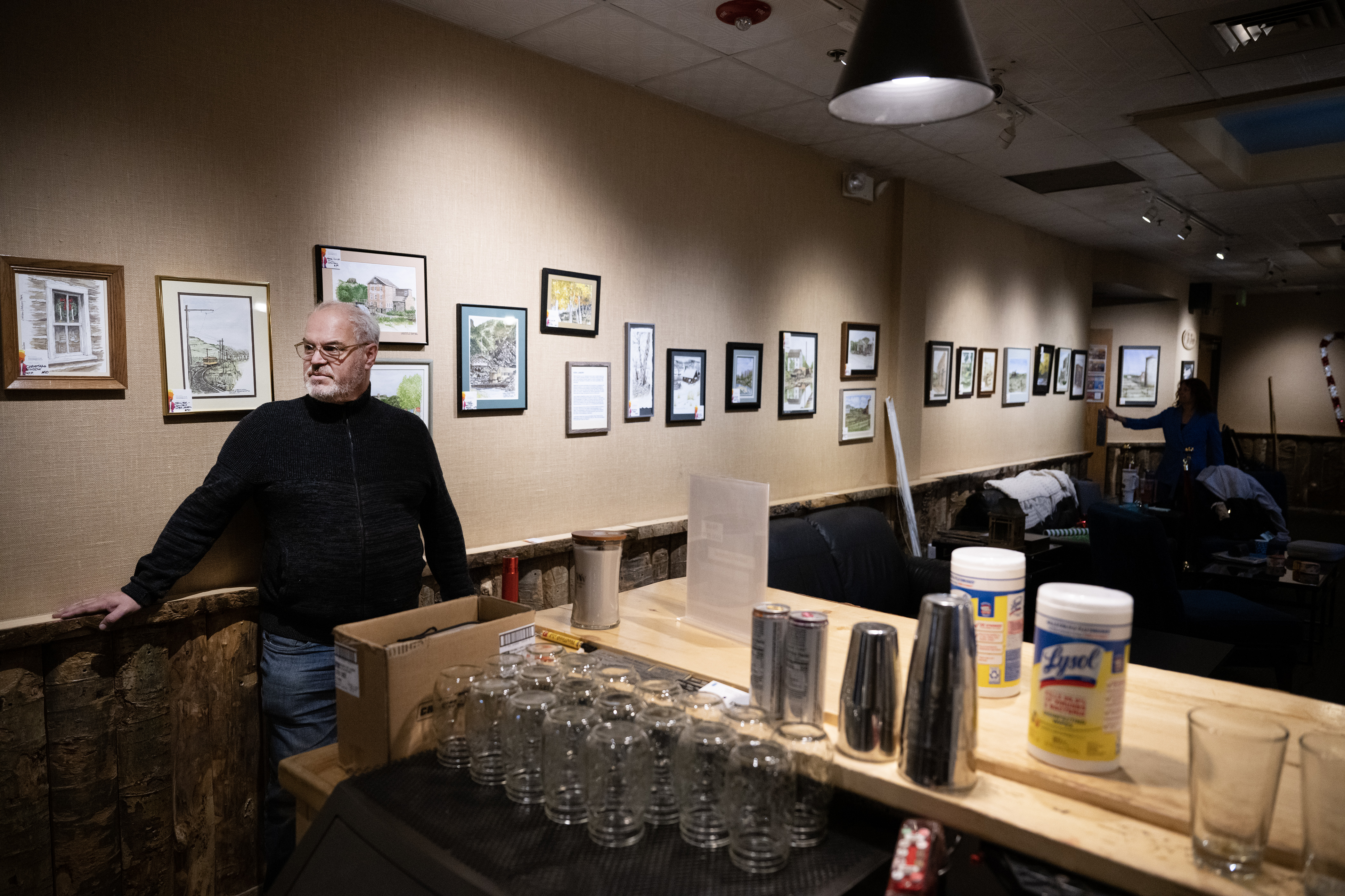 Len Matheo gives a tour of the lobby bar that will close next month along with Miners Alley Playhouse's longtime home in Golden when the company moves into its new performing-arts center. (Timothy Hurst/Denver Gazette) (TimHursttim.hurst@gazette.comhttps://secure.gravatar.com/avatar/aca82bd62b4ee425c598527cd6faa1b1?d=mm&r=g)
