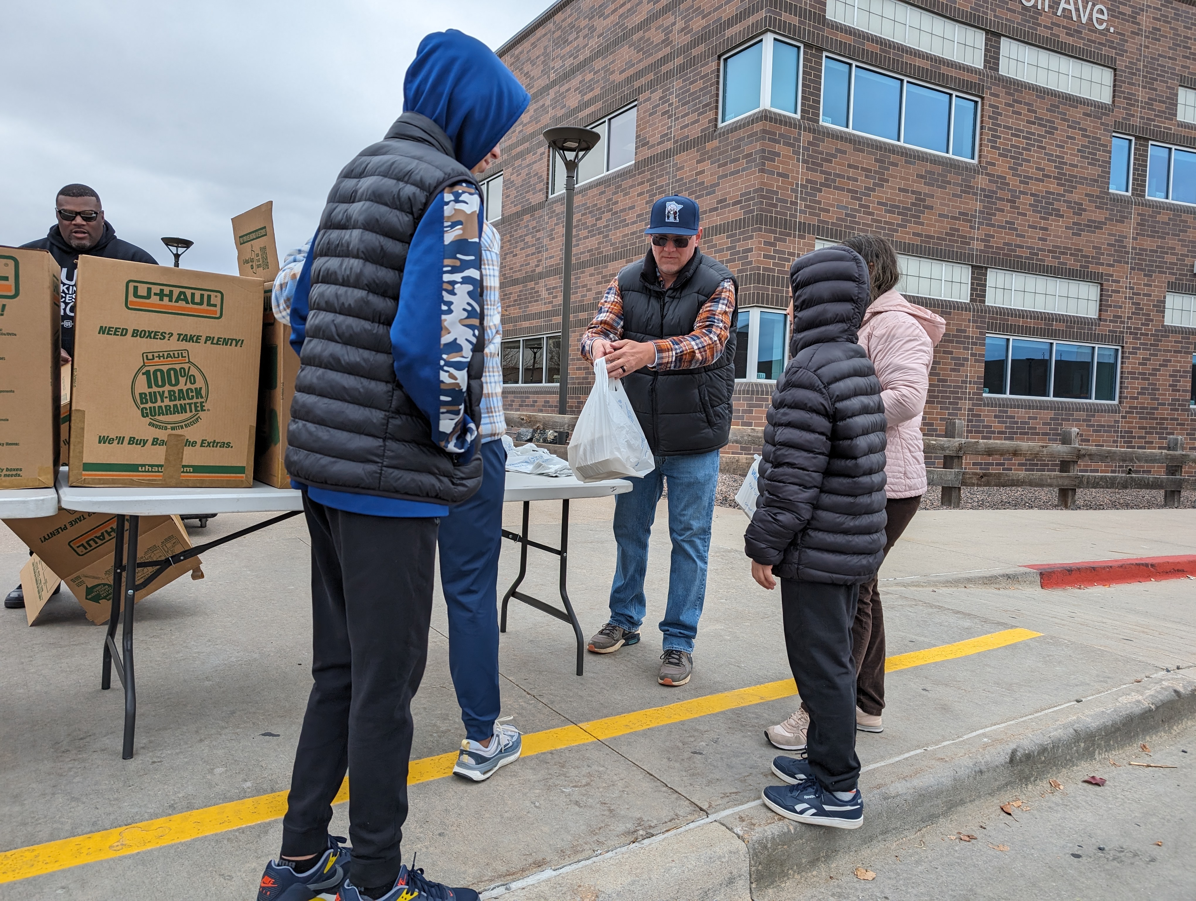 Volunteers hand out free meals to families in need in the Aurora area.Along with the giveaway at the Cherry Creek School District, Ms. Betty's Harvest Madsgiving was held at various location around Denver, Lakewood and Aurora, helping provide over 15,000 free meals to Denver metro families. (SageKelleyJefferson County Reportersage.kelley@denvergazette.comhttps://denvergazette.com/content/tncms/avatars/e/5f/457/e5f45740-2717-11ee-85b2-ab80f2d36252.5b966c1d2ce4987987665d57c237eda4.png)