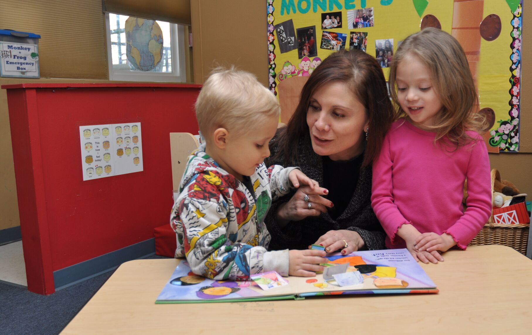 A teacher at Early Connections Learning Centers interacts with two children. Early Connections and other licensed child care and preschool centers and homes face a teacher shortage. (Courtesy of Melani Tutt)