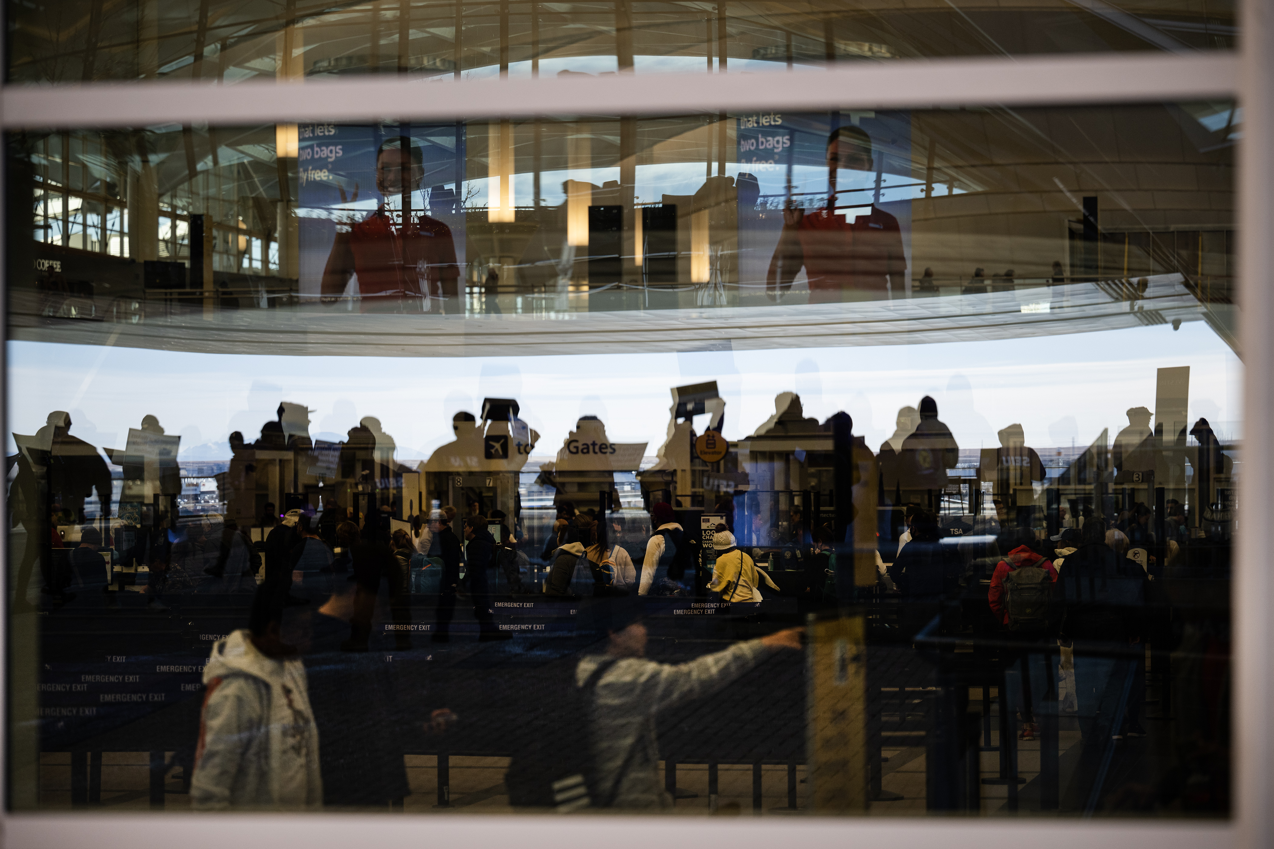Airport patrons make their way through security while Swissport cargo workers and Service Employees International Union members rally outside on Monday, Dec. 11, 2023, in front of the Denver International Airport main terminal in Denver, Colo. (Timothy Hurst/Denver Gazette) (TimHursttim.hurst@gazette.comhttps://secure.gravatar.com/avatar/aca82bd62b4ee425c598527cd6faa1b1?d=mm&r=g)