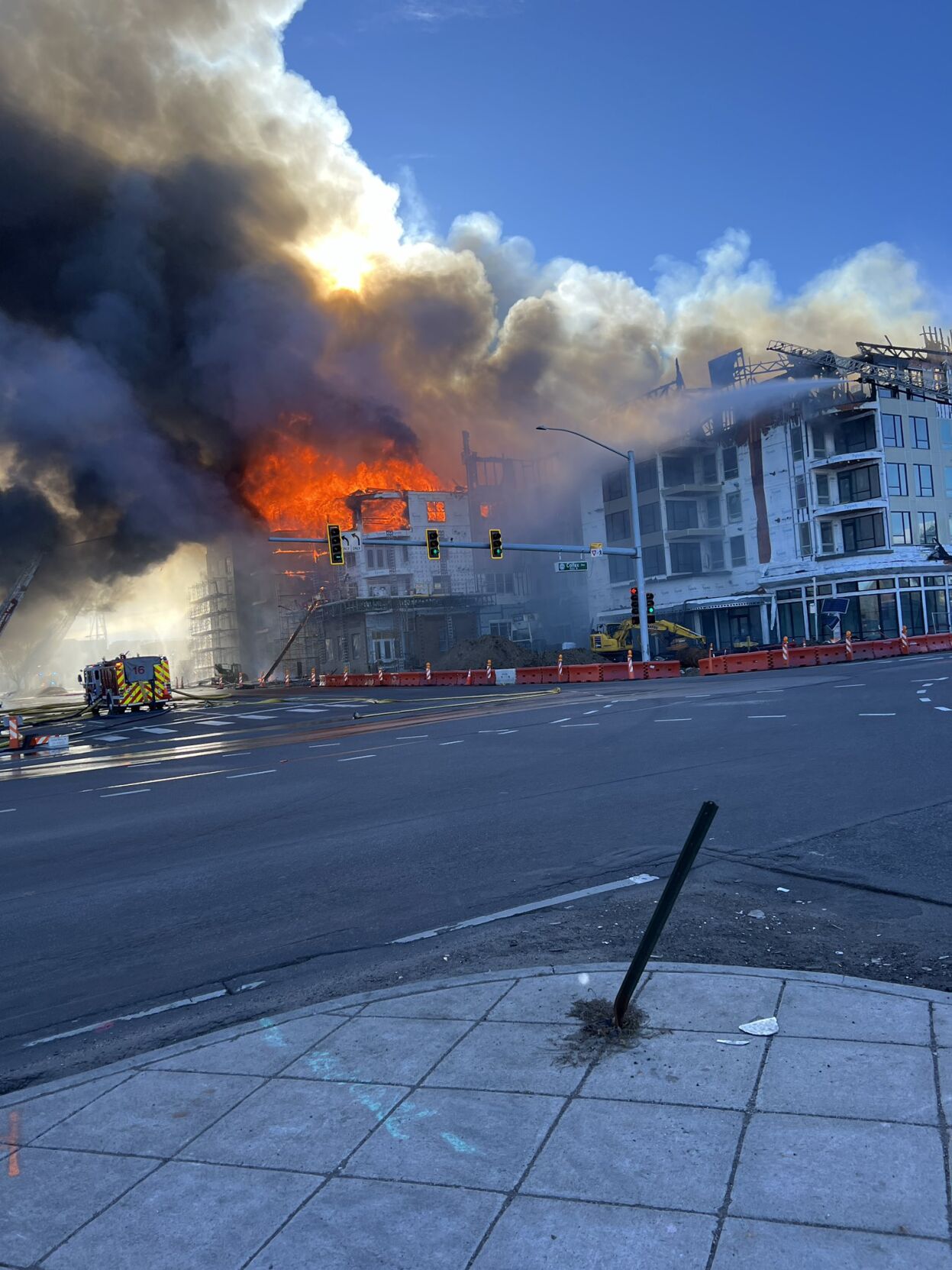 Aurora firefighters extinguish apartment fire, begin investigations