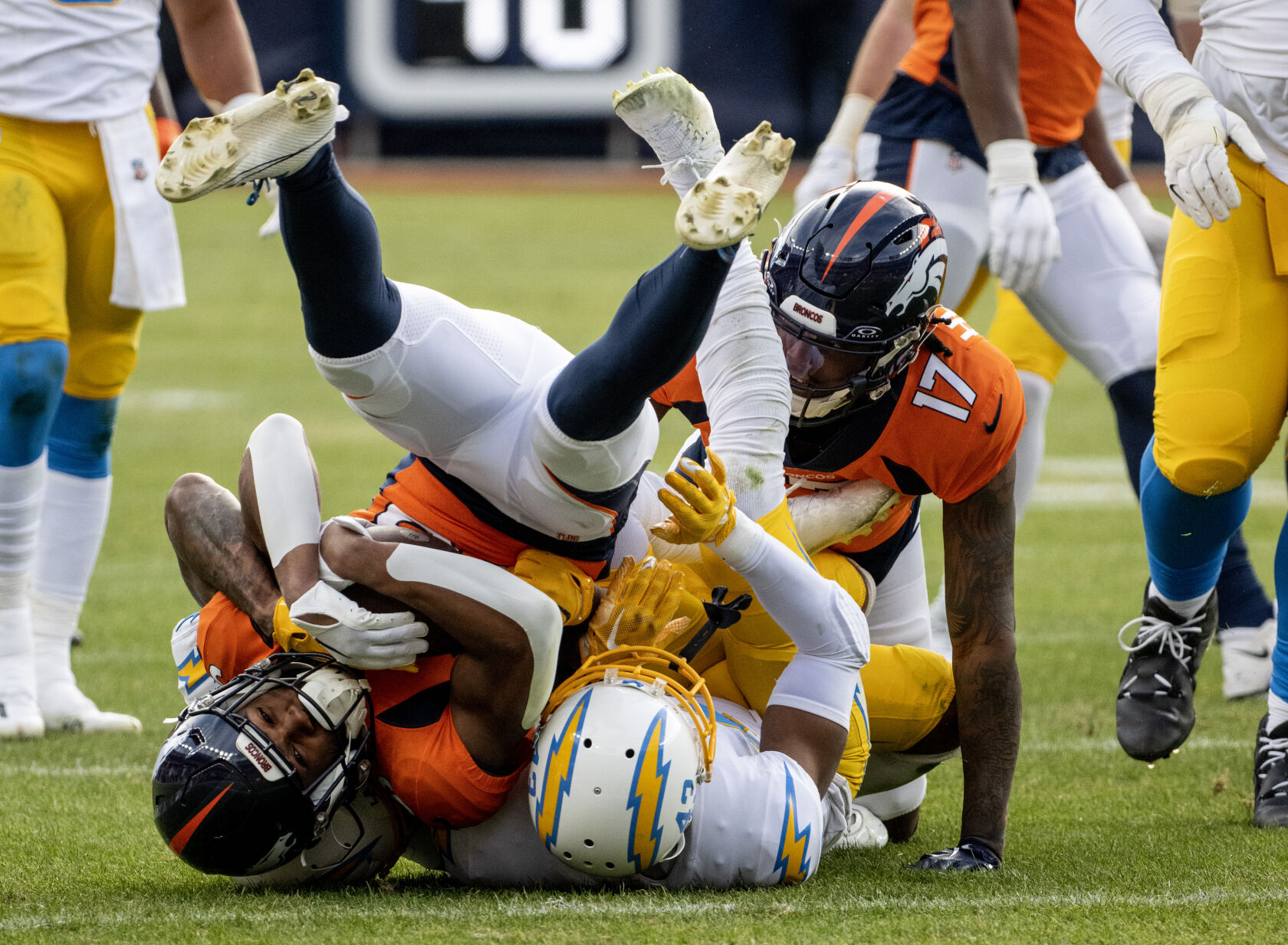 PHOTOS: Denver Broncos defeat Los Angeles Chargers