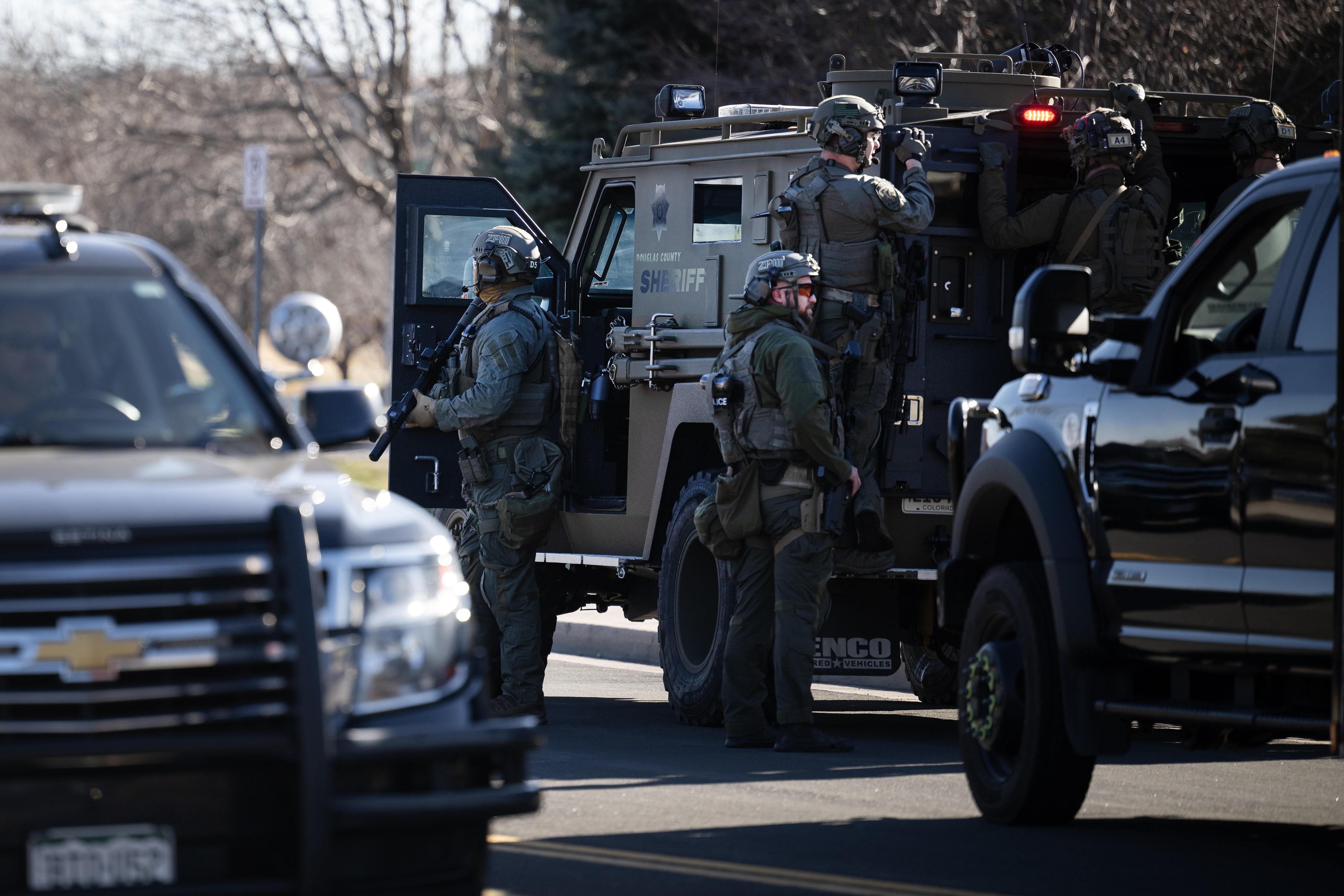 Police issue lockdown near elementary school in Parker