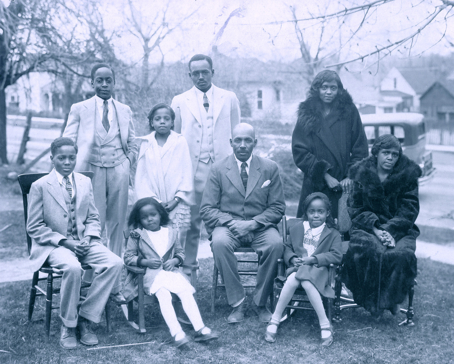 ABOVE: The Stroud family pictured in 1929. (photos courtesy of Frank Shines)