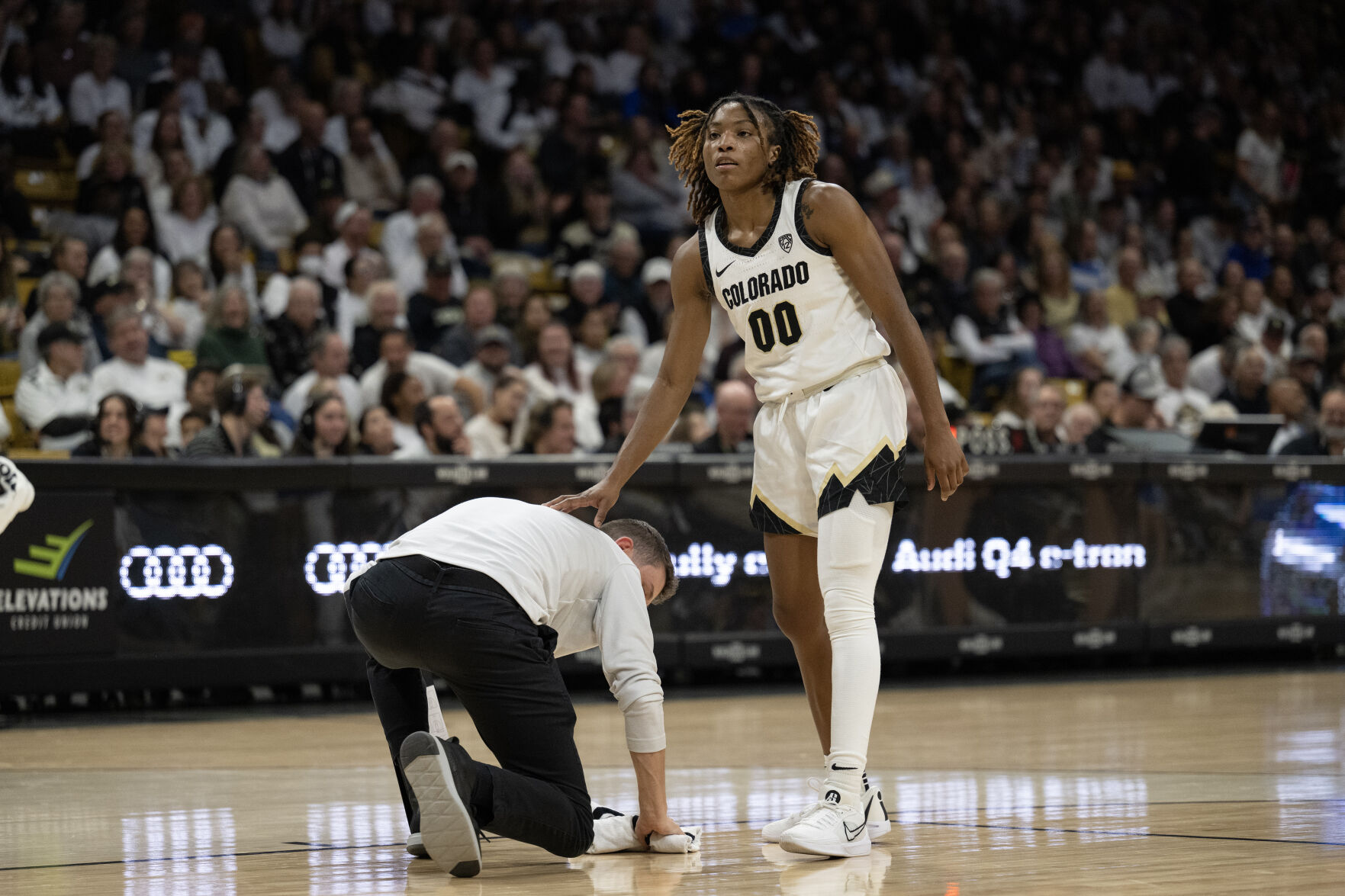Colorado Buffaloes guard Jaylyn Sherrod (0) pats a staff member on the back as he takes over wiping up the court during a game against UCLA Bruins on Friday, Jan. 19, 2024, at the CU Event Center in Boulder, Colo.(Timothy Hurst/Denver Gazette) (TimHursttim.hurst@gazette.comhttps://secure.gravatar.com/avatar/aca82bd62b4ee425c598527cd6faa1b1?d=mm&r=g)