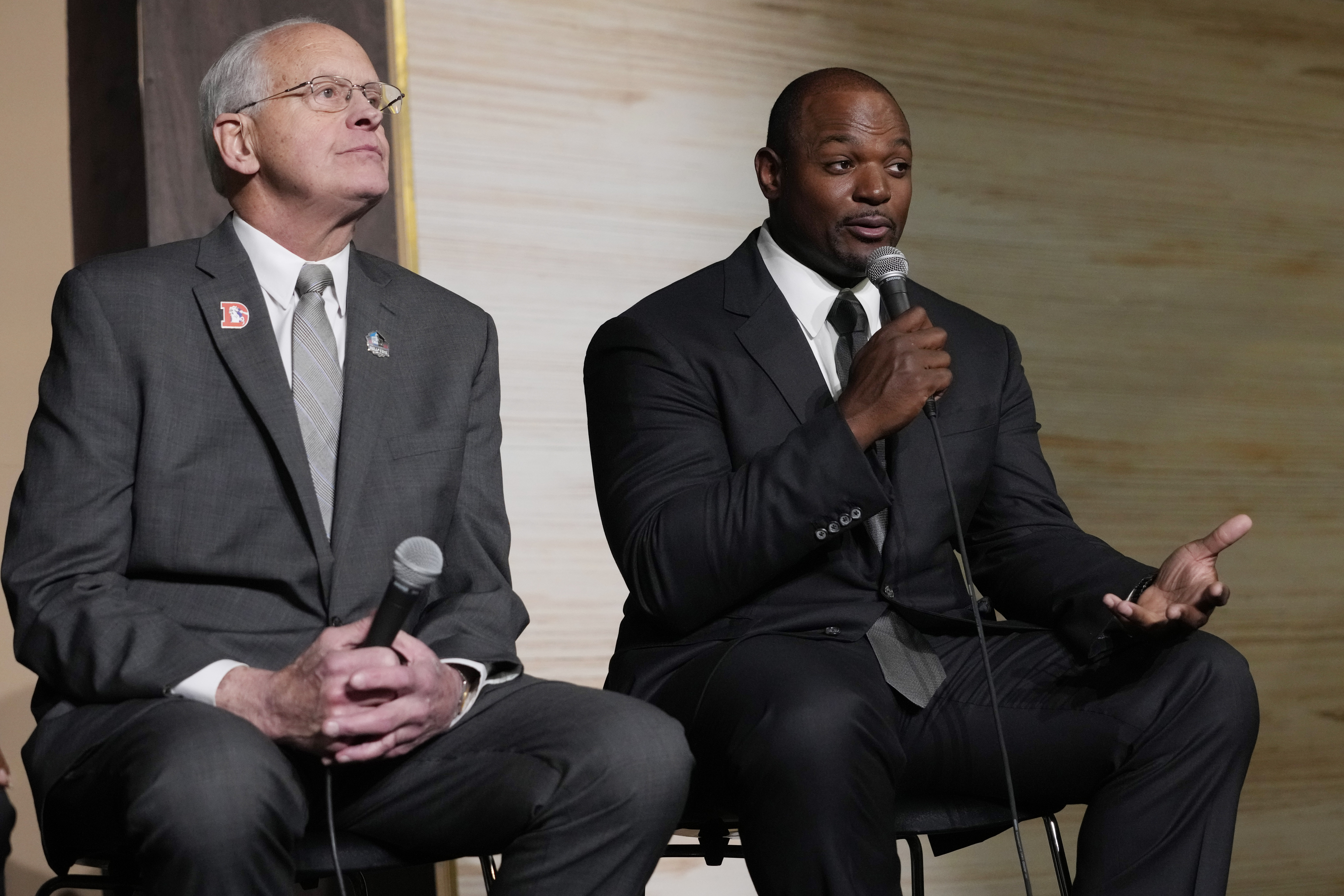 Randy Gradishar, left, and Dwight Freeney, NFL Hall of Fame Class of 2024, attend a news conference at the NFL Honors award show ahead of the Super Bowl 58 football game Thursday, Feb. 8, 2024, in Las Vegas. The San Francisco 49ers face the Kansas City Chiefs in Super Bowl 58 on Sunday. (AP Photo/Godofredo A. Vásquez) (Godofredo A. Vásquez)