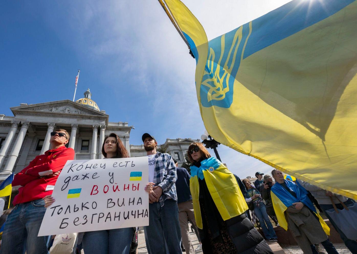 Hundreds in Denver rally to support Ukraine on 2nd anniversary of Russian invasion