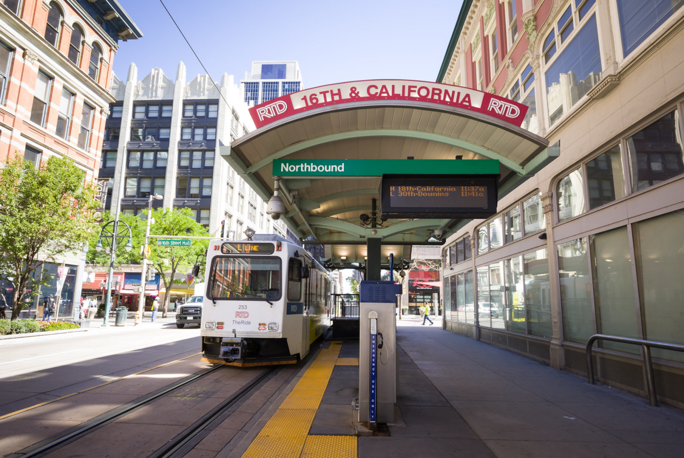 16th and California light rail station