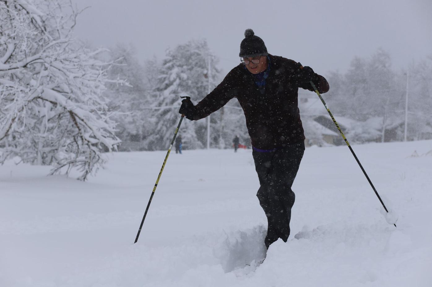 Colorado school district closures, delays on Monday