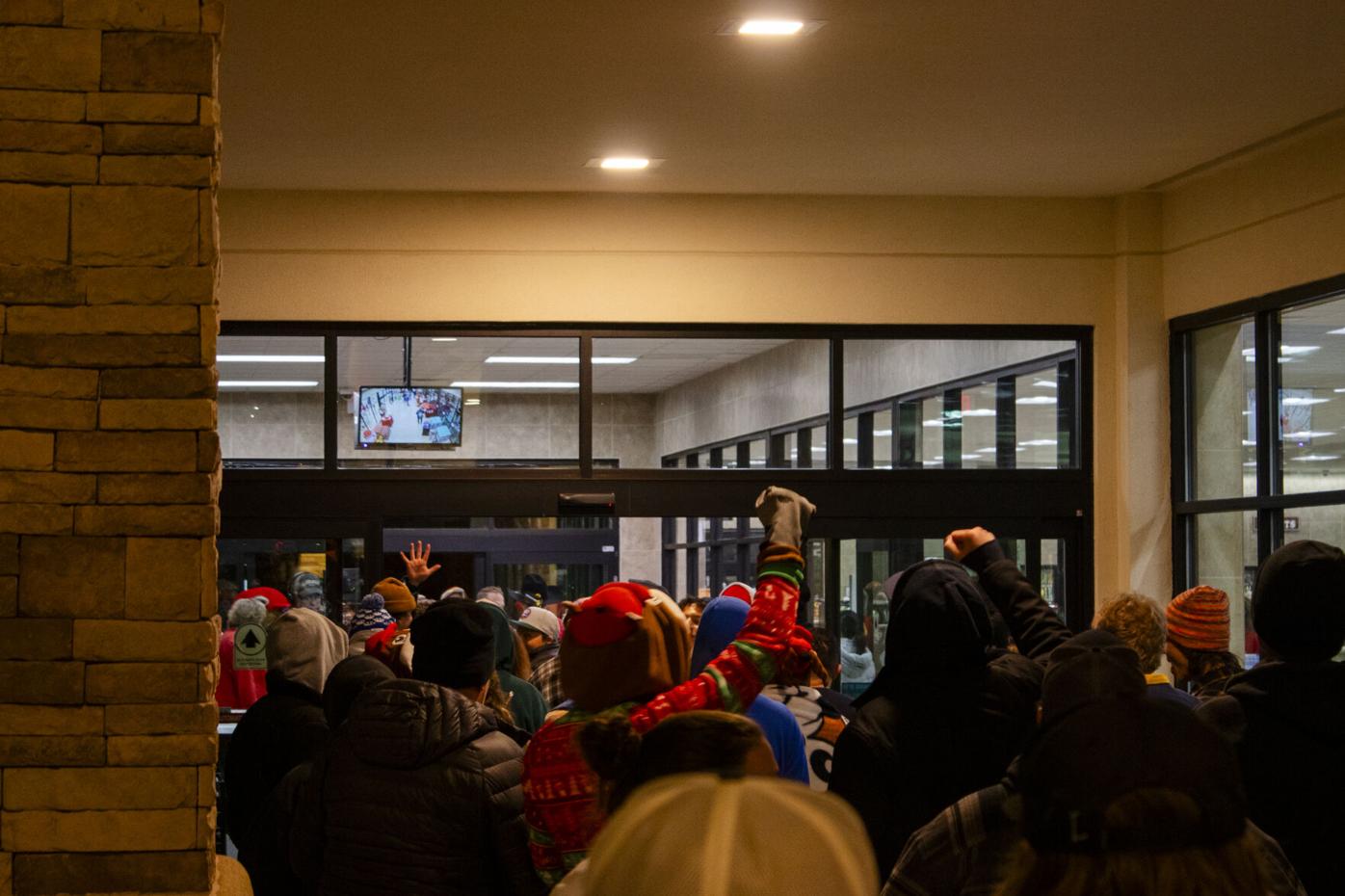 Buc-ee's fans line up outside front door