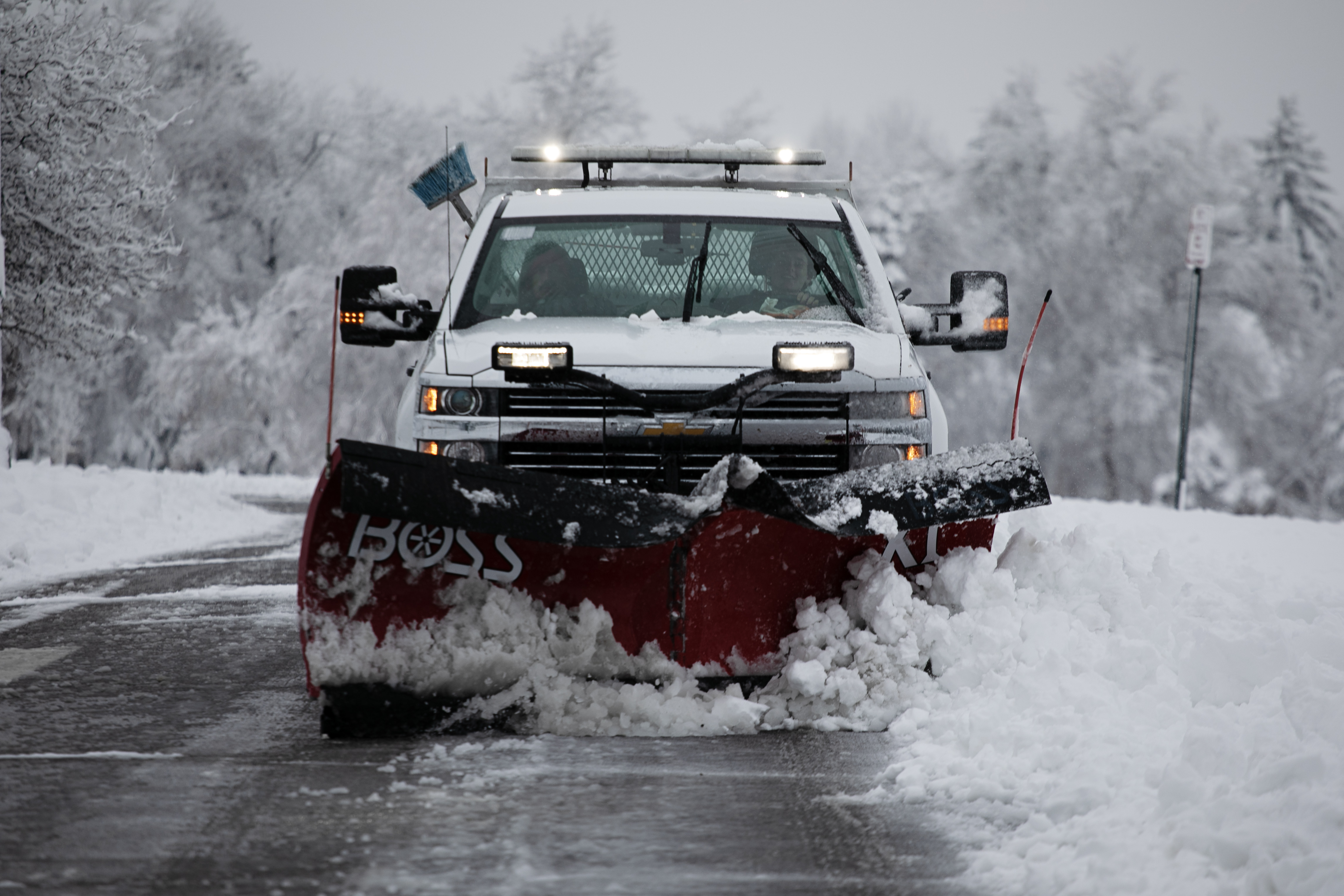 Denver digs out after spring snowstorm; Snow Angels offer assistance