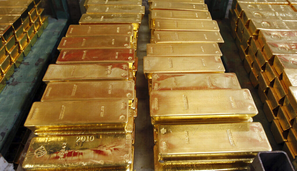 Gold prices break all-time record as investors bet on Fed rate cuts
