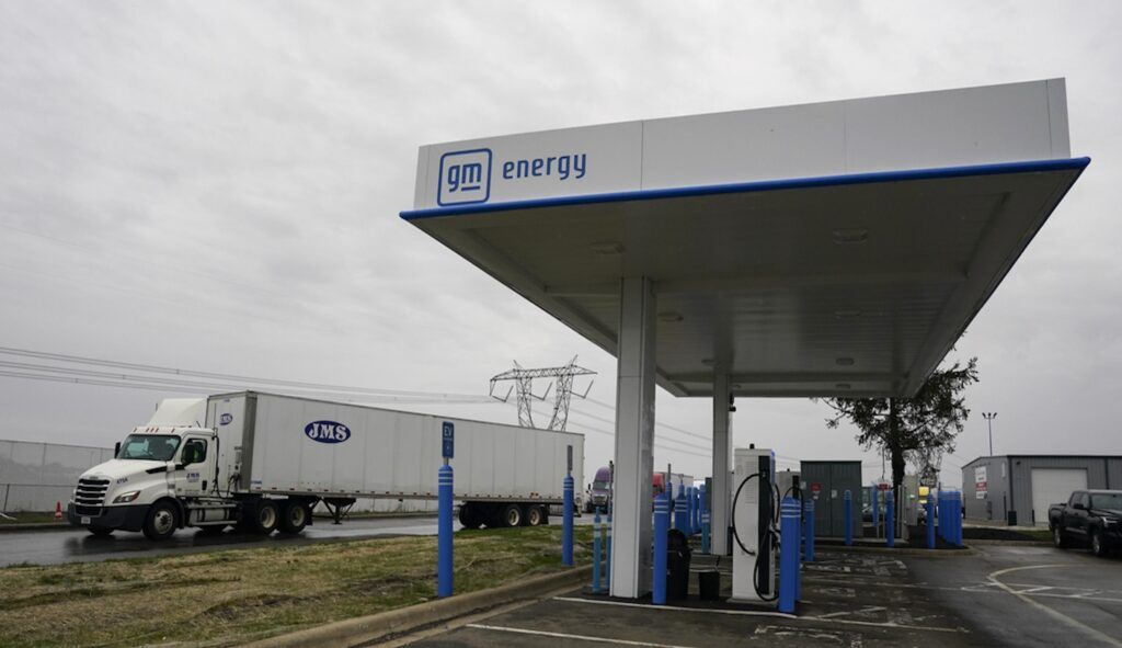 Truckers rail against new EPA rules mandating transition to ‘useless’ EV big rigs