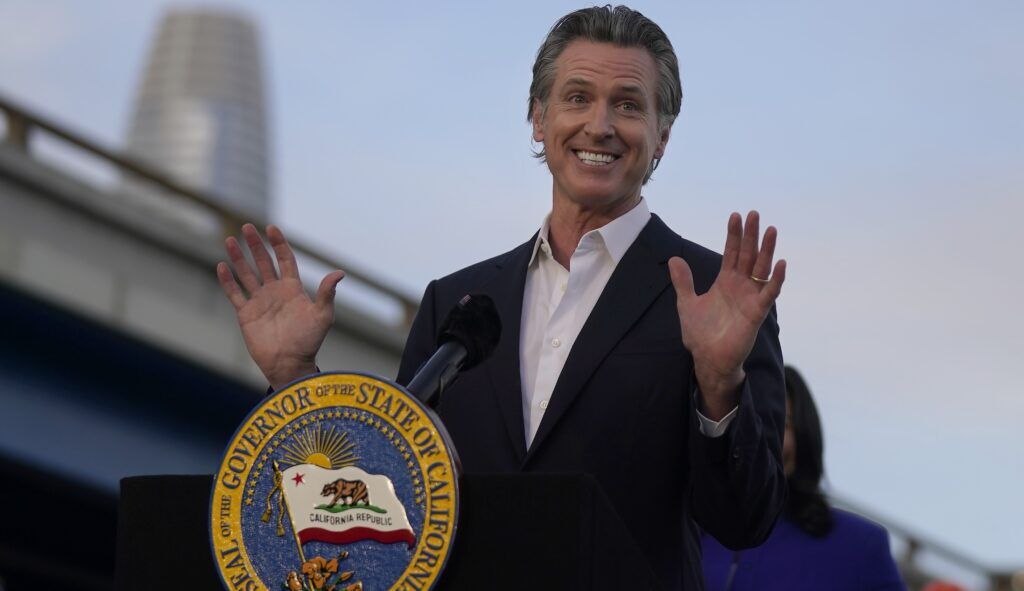 Four years after pandemic sent everyone home, California state workers are going back to the office