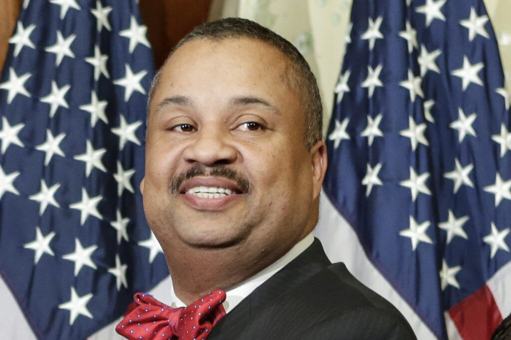 Rep. Donald Payne remains on ventilator 11 days after heart attack