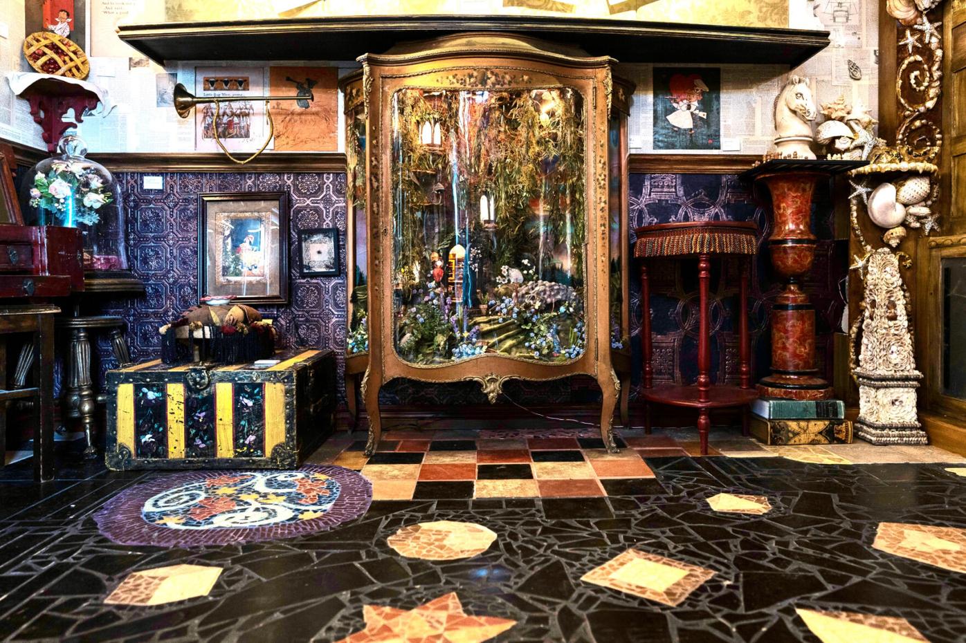 A peek inside Lonnie Hanzon's Cabinet of Curiosities – and curious