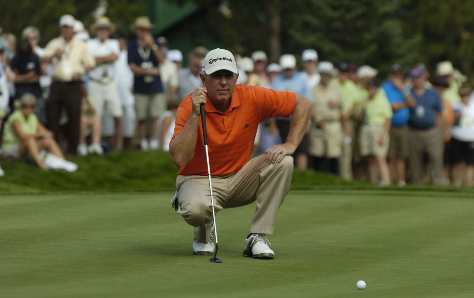 Hale Irwin lines up his putt on the 18th green on the first day at the 2008 U.S. Senior Open on Thursday, July 31, 2008. (The Gazette/Jerilee Bennett)