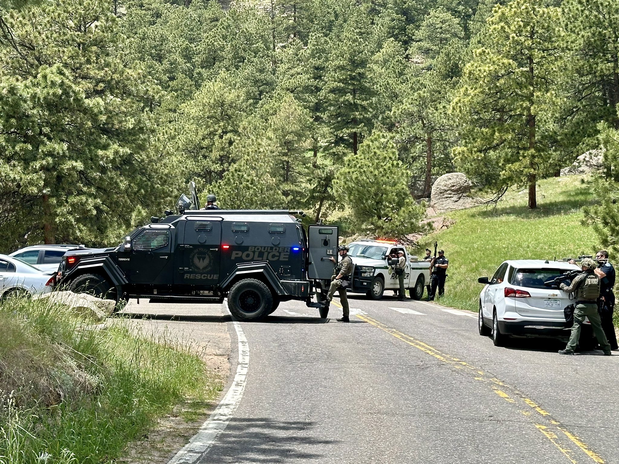 Boulder County SWAT teams respond to armed man barricaded in a car