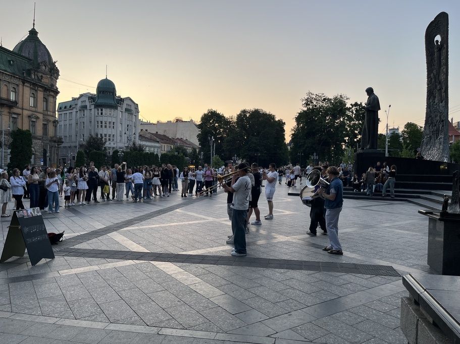 War buskers: Ukraine musicians raise money to send drone to front line for brother