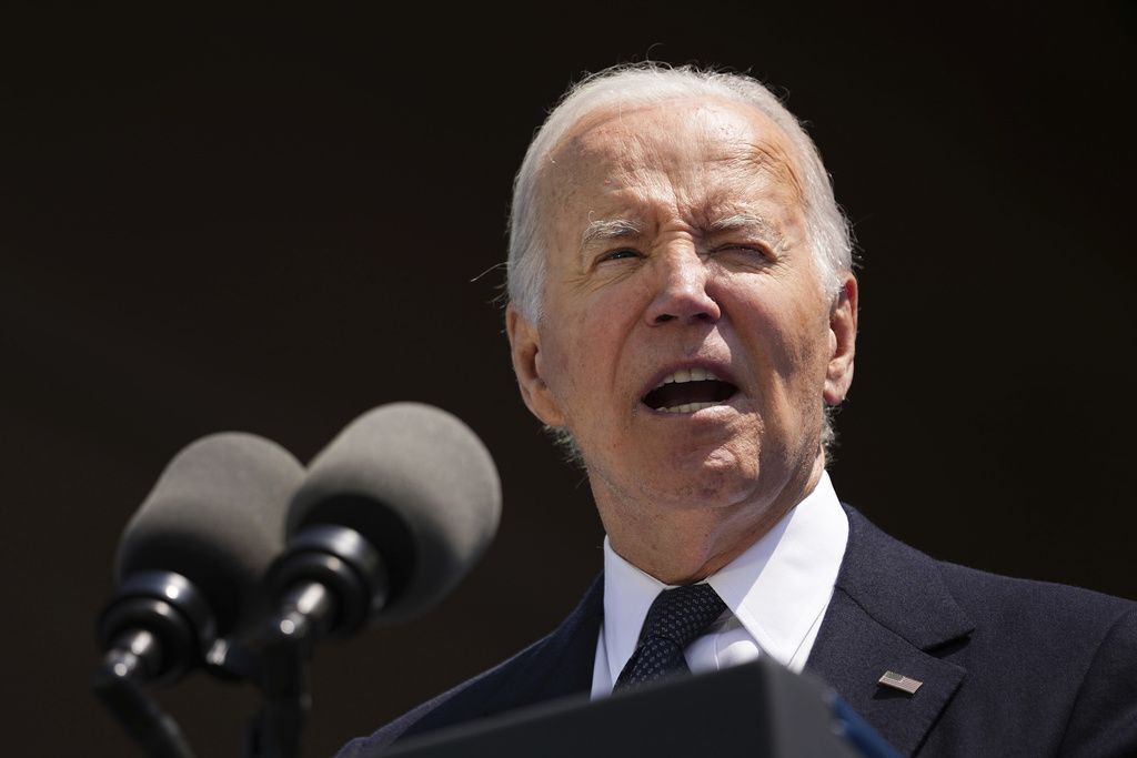 Biden ridiculed for motionless, blank stare during Juneteenth concert