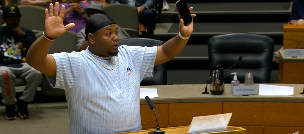 Auon’tai Anderson speaks to the Aurora City Council