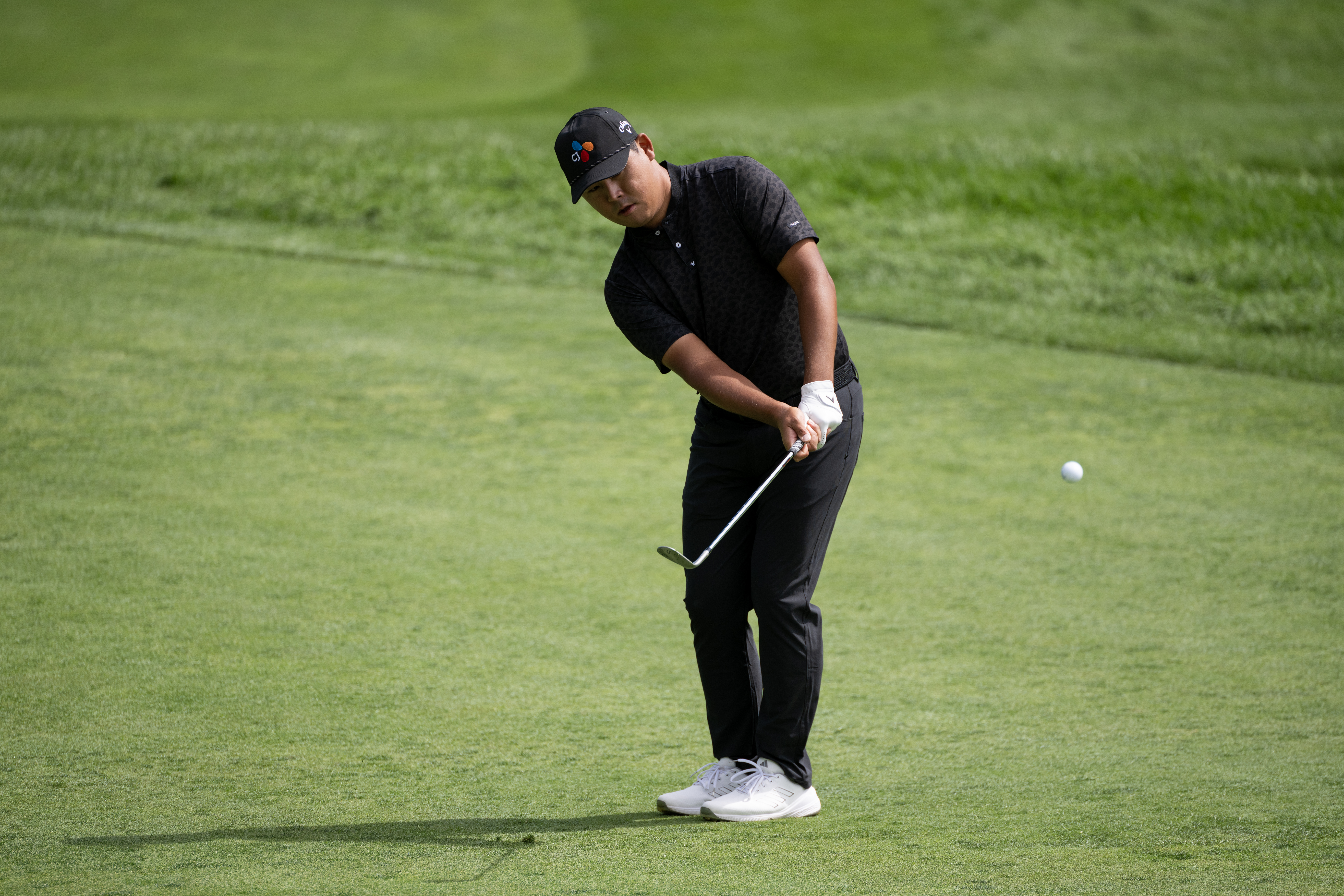 Sungjae Im chips the ball onto the green of the firs thole at the third round of the BMW Championship at Castle Pines Golf Club, Saturday, Aug. 24, 2024, in Castle Rock, Colo. (Parker Seibold, The Gazette) (Parker Seibold, The Gazette)