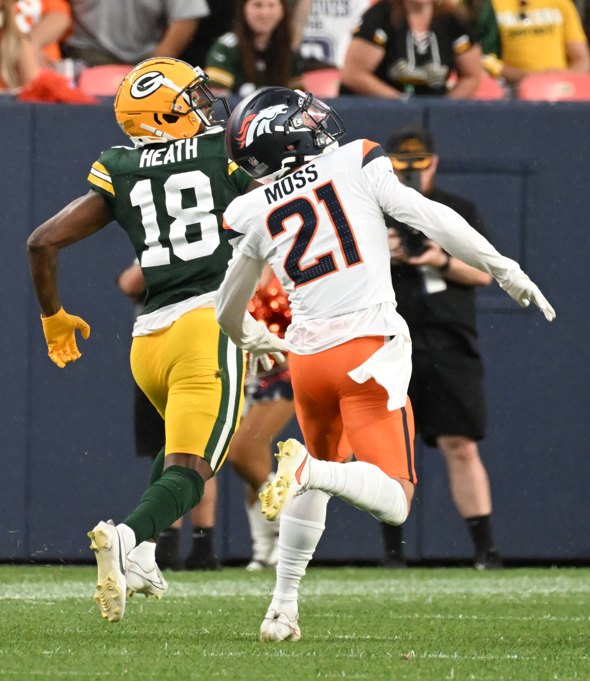 Denver Broncos cornerback Riley Moss (21) puts pressure on Green Bay Packers wide receiver Malik Heath (18) during a preseason game against the Packers on Sunday, Aug. 18, 2024. The Broncos won the game 27-2. (Jerilee Bennett, The Gazette)