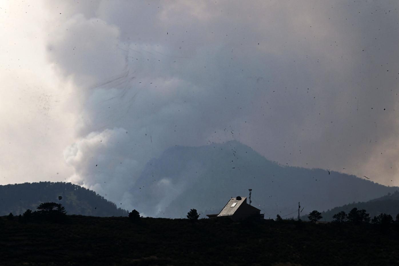Wildfires burning in Colorado, western U.S. strain resources