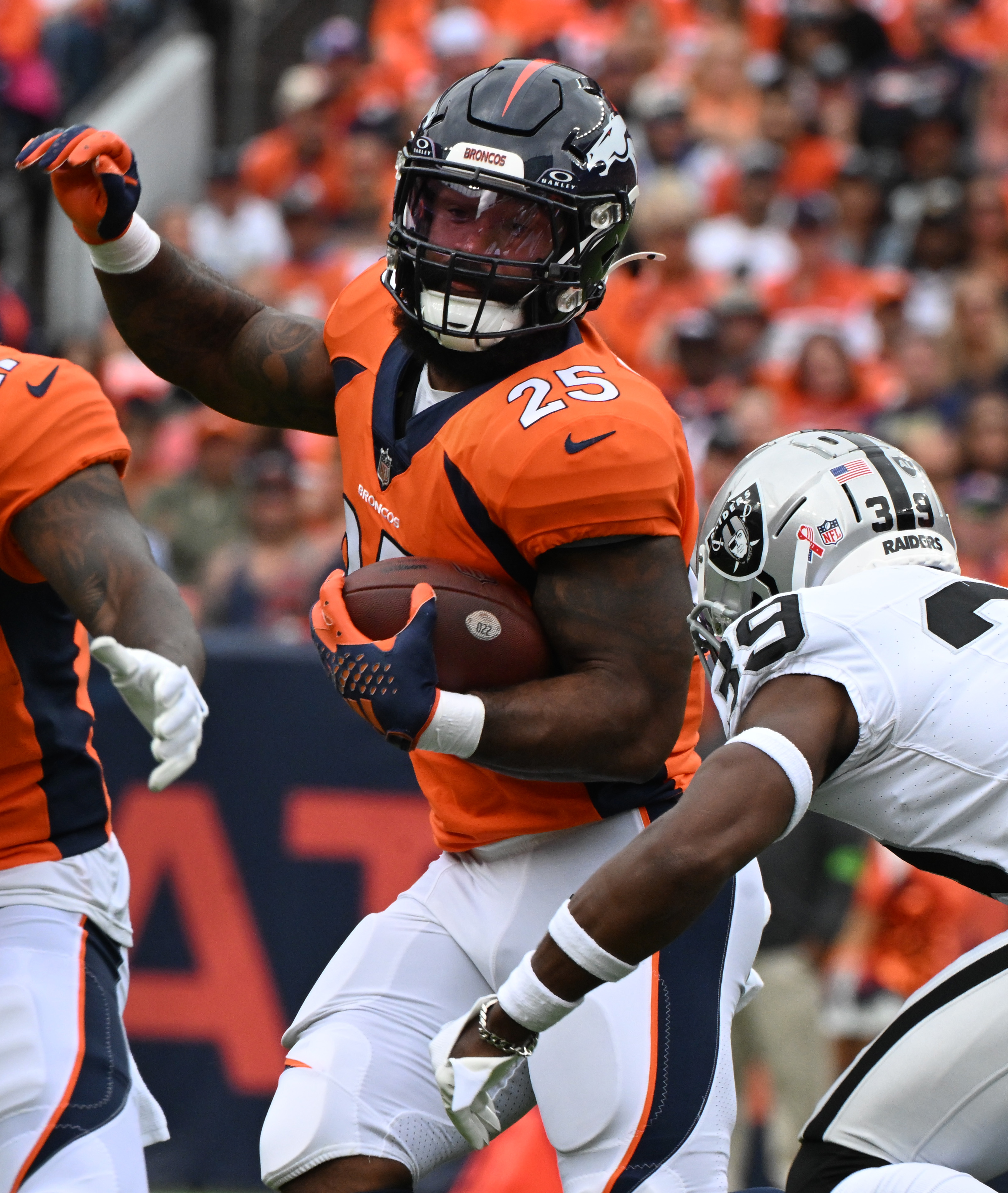 Broncos running back Samaje Perine runs with the ball in the first quarter at Empower Field at Mile High on Sunday, Sept. 10, 2023. The Broncos narrowly lost the game 17-16. (Photo by Jerilee Bennett, The Gazette)