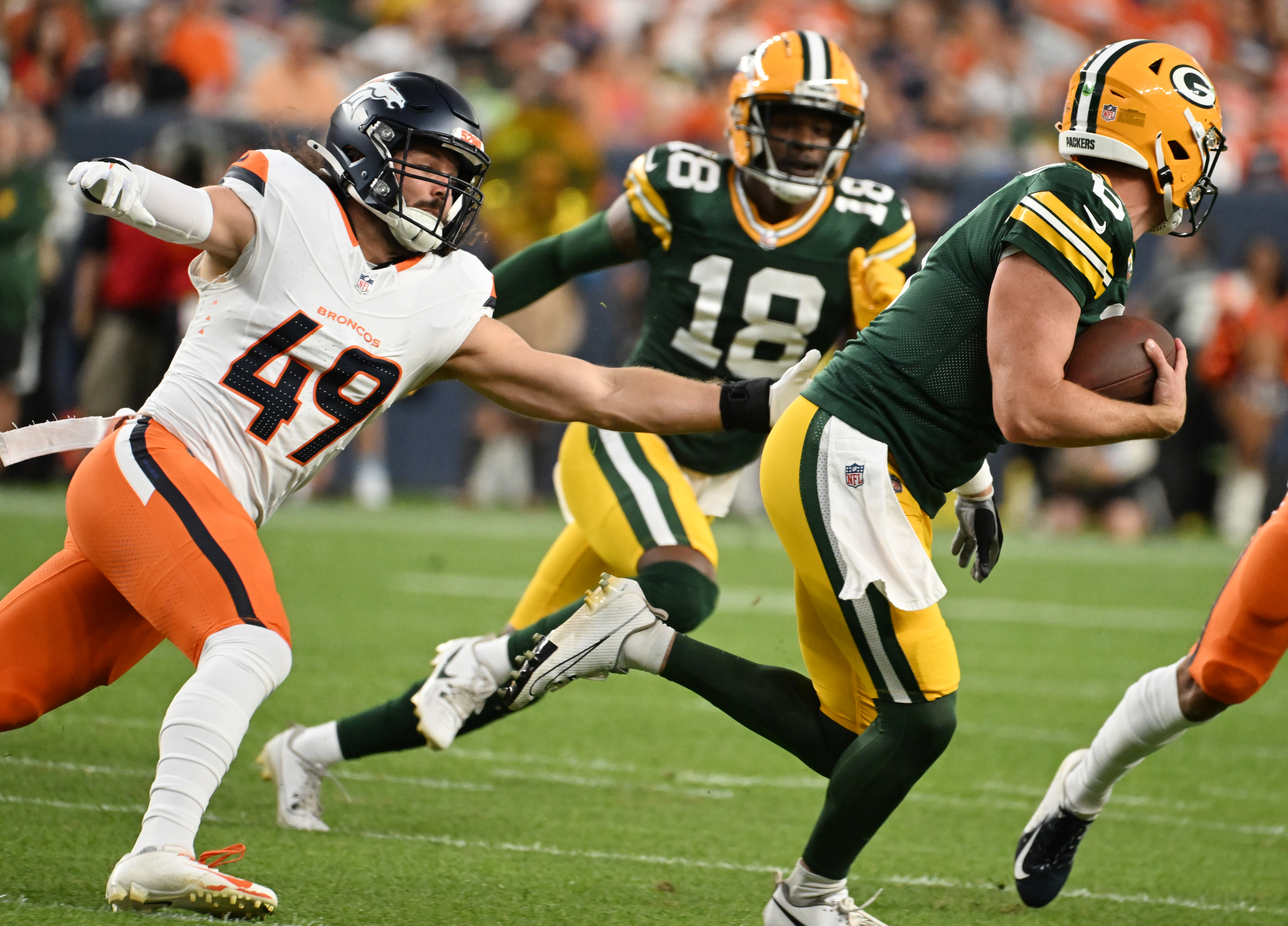 Denver Broncos linebacker Alex Singleton (49) goes after Packers quarterback Sean Clifford during a preseason game against the Packers on Sunday, Aug. 18, 2024. The Broncos won the game 27-2. (Jerilee Bennett, The Gazette)