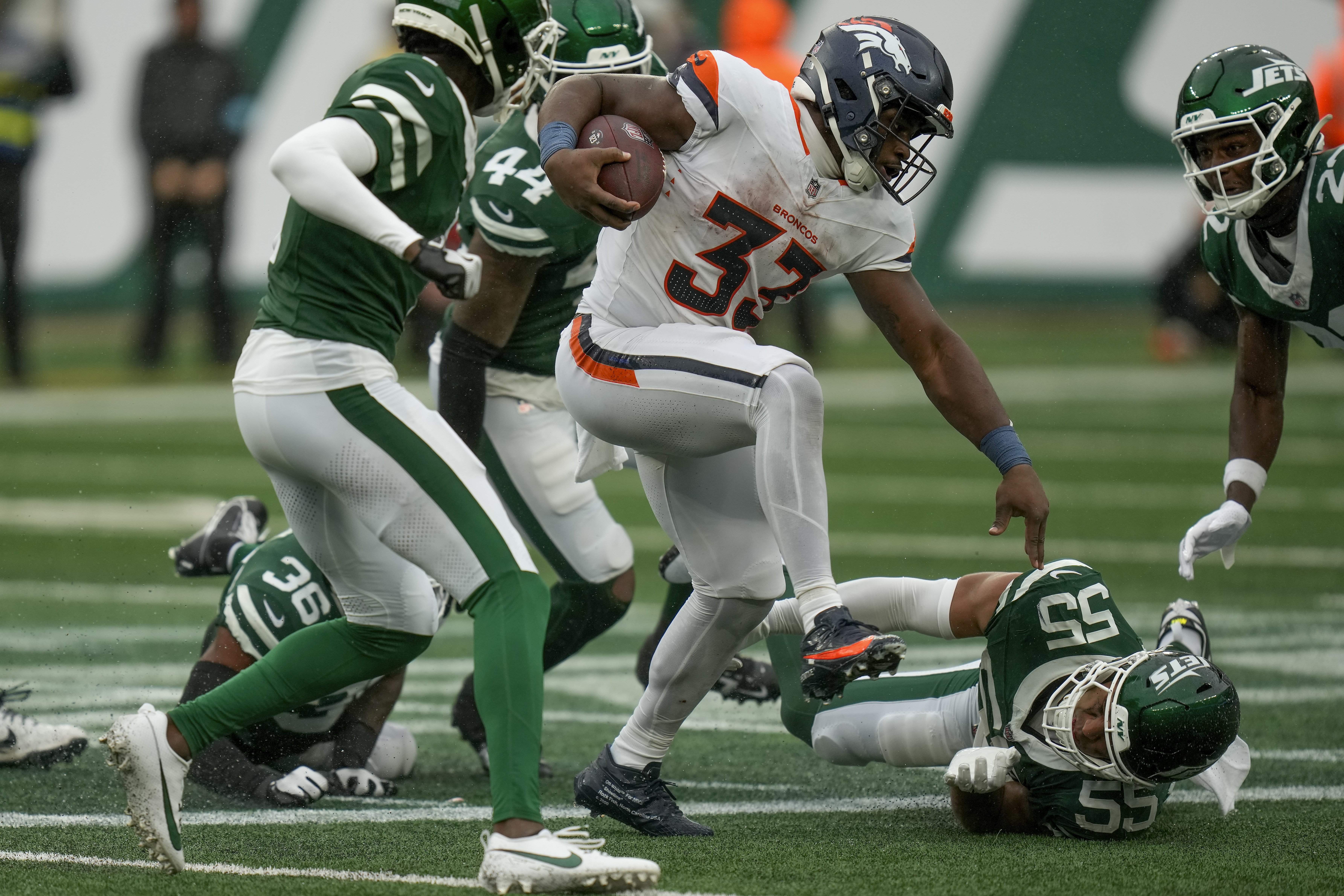 Broncos at Jets grades: Denver’s defense dominates in close win