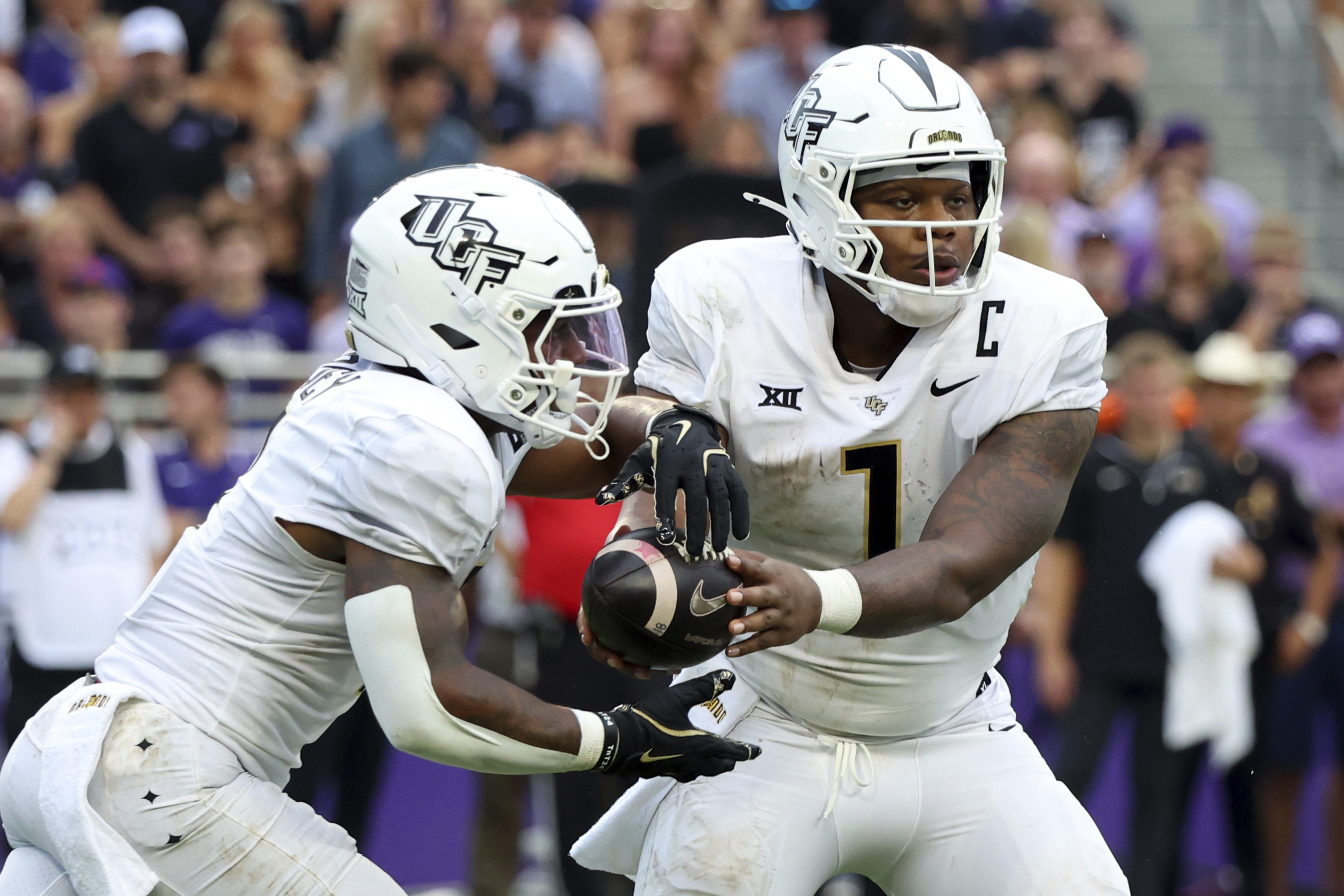 Central Florida running back RJ Harvey (7) takes a handoff from quarterback KJ Jefferson (1) during an NCAA college football game against TCU Saturday, Sept. 14, 2024, in Fort Worth, Texas. (AP Photo/Richard W. Rodriguez) (Richard W. Rodriguez)