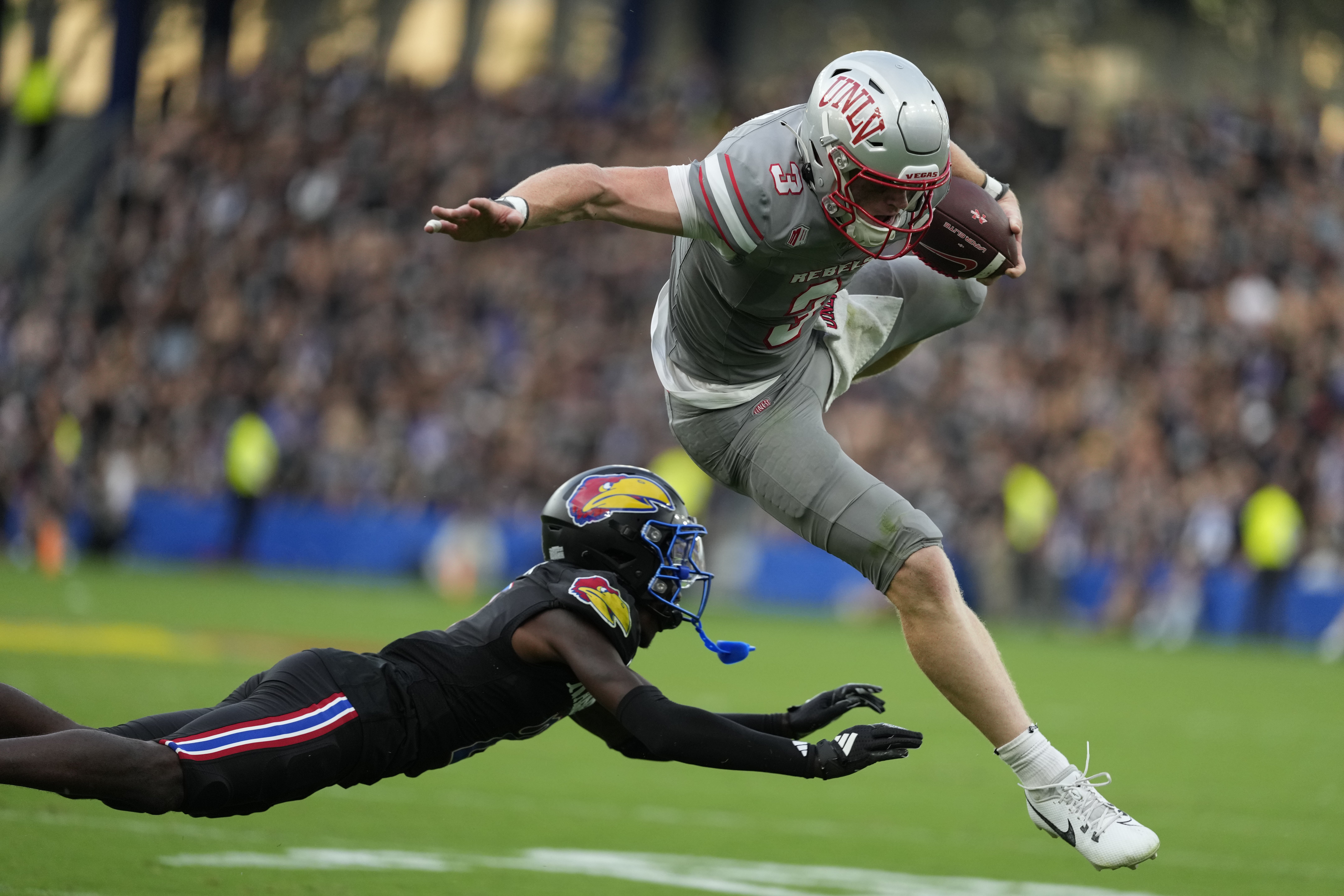 UNLV QB’s abrupt decision to leave team is just the start in NIL era | College Football Insider