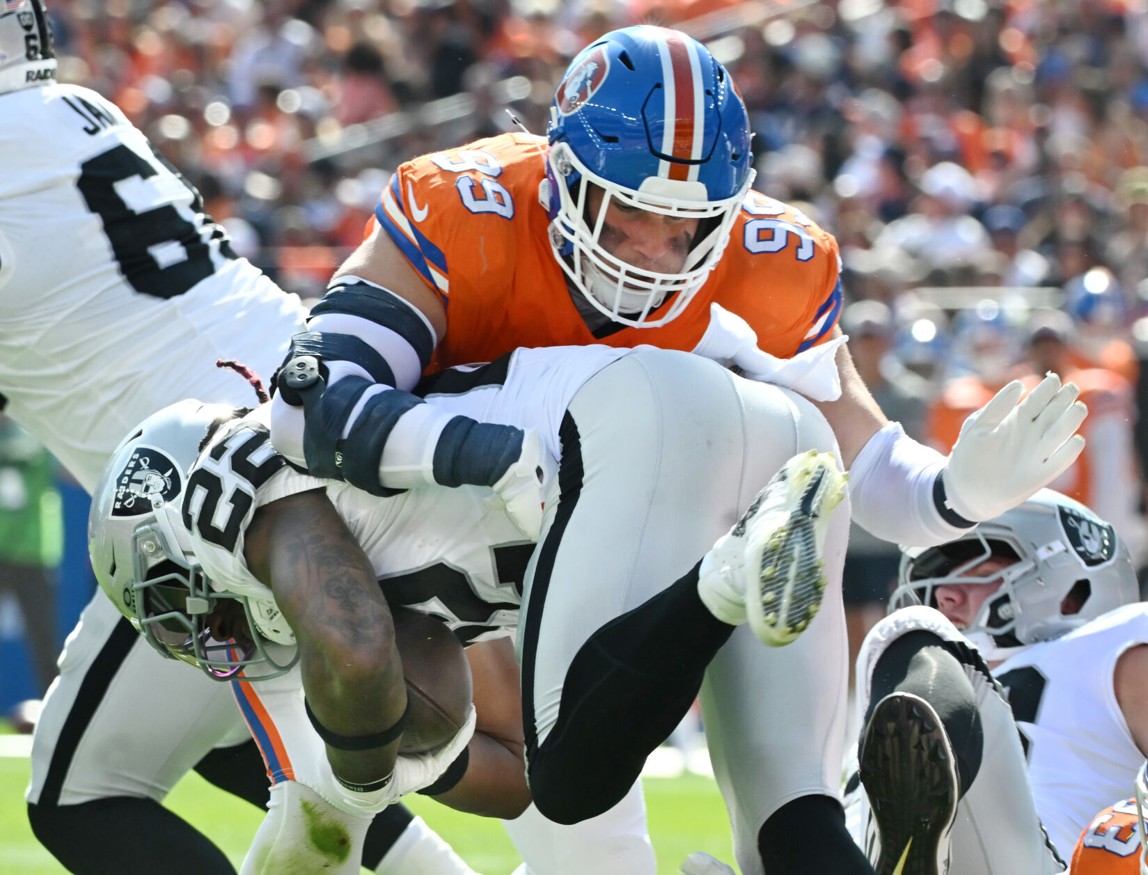 PHOTOS: Broncos defeat Raiders 34-18 at Empower Field at Mile High